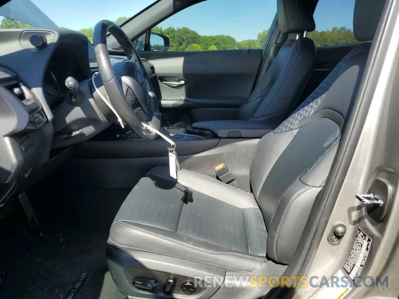 7 Photograph of a damaged car JTHX3JBH8M2033612 LEXUS UX 200 2021