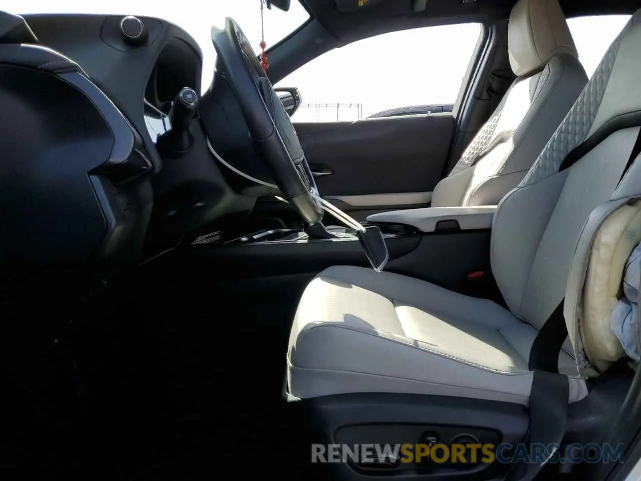 7 Фотография поврежденного автомобиля JTHX3JBHXM2038035 LEXUS UX 200 2021