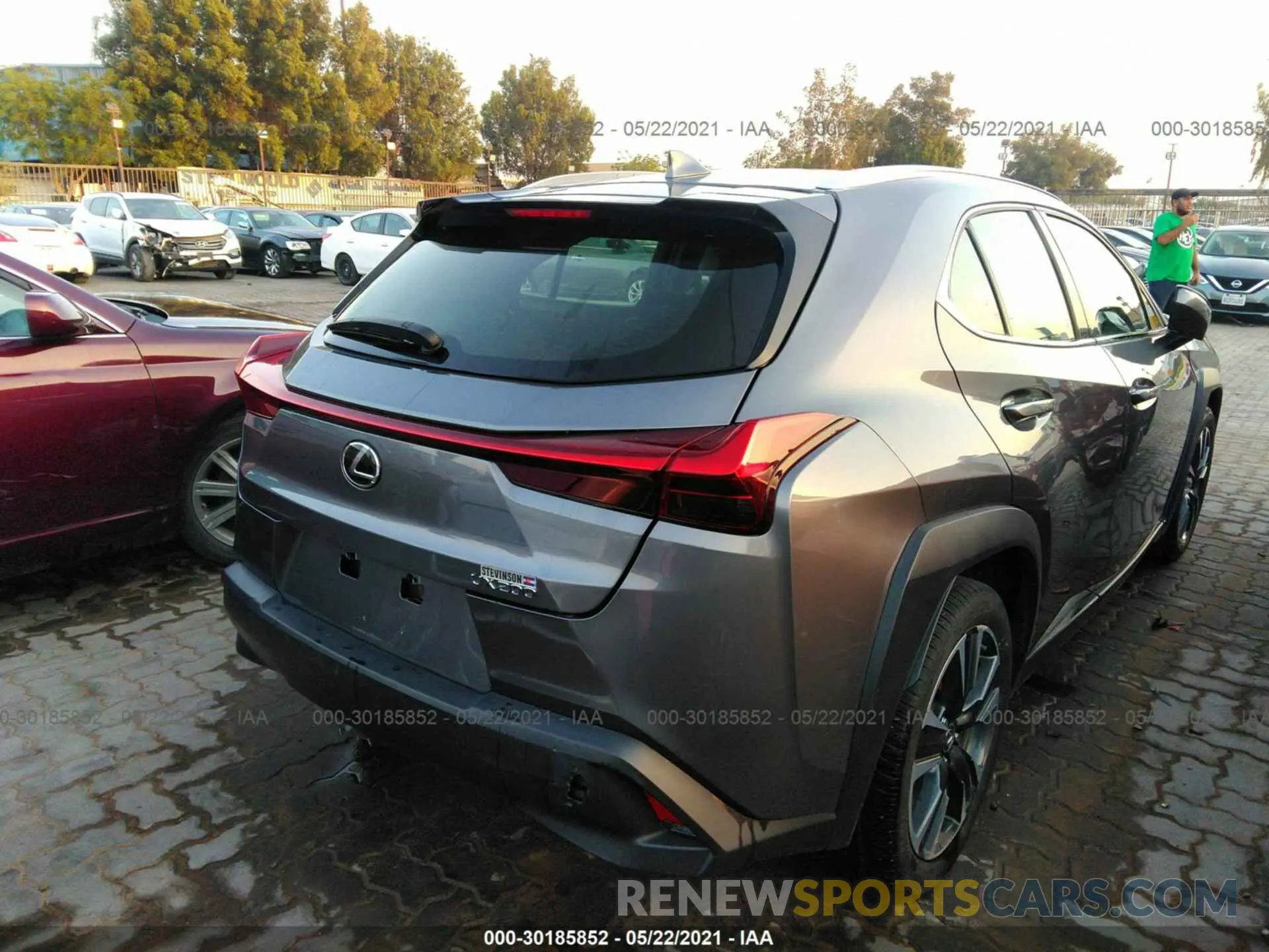 4 Photograph of a damaged car 00000000000004176 LEXUS UX 2019