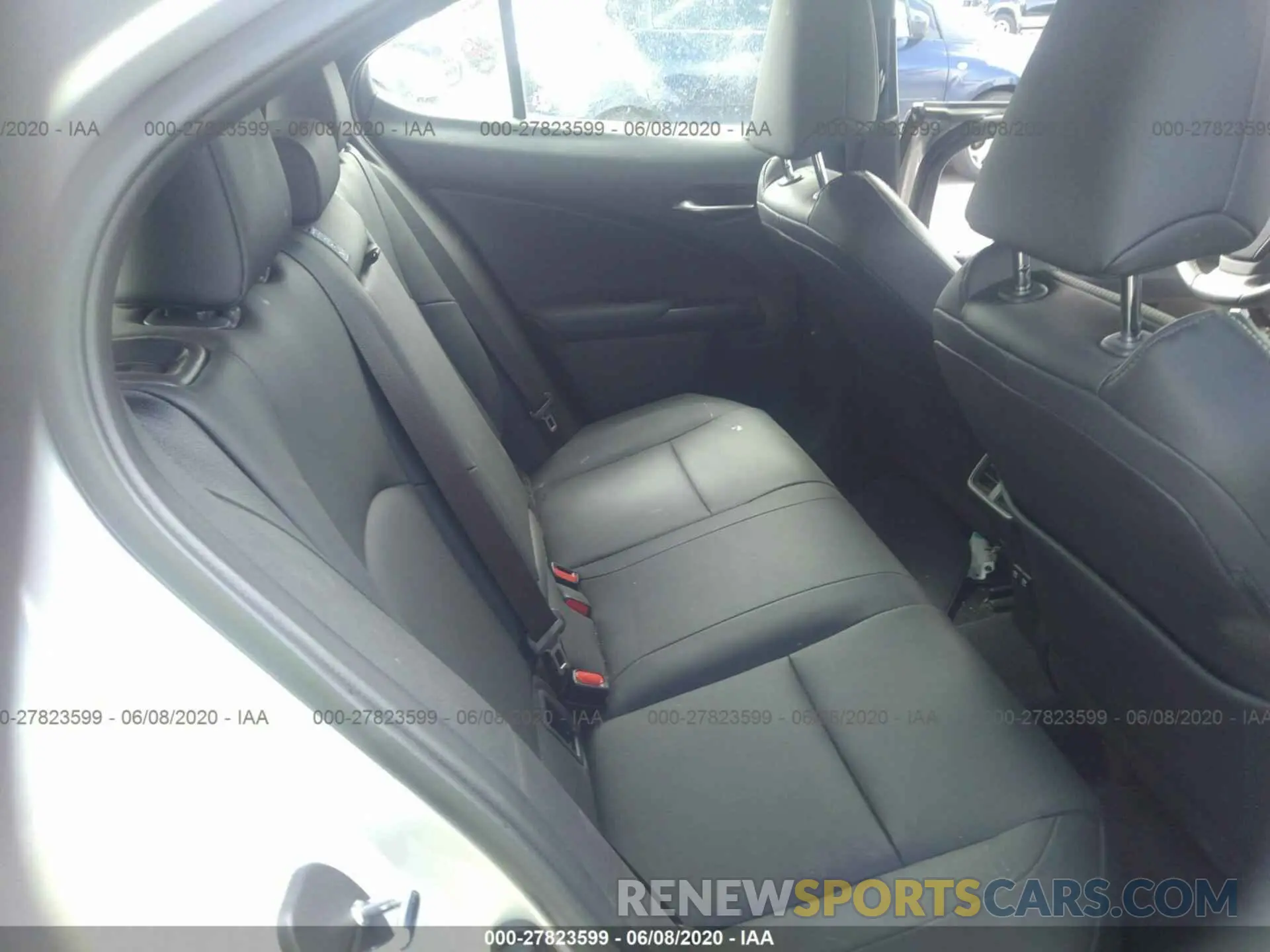 8 Photograph of a damaged car JTHU9JBH1K2011305 LEXUS UX 2019