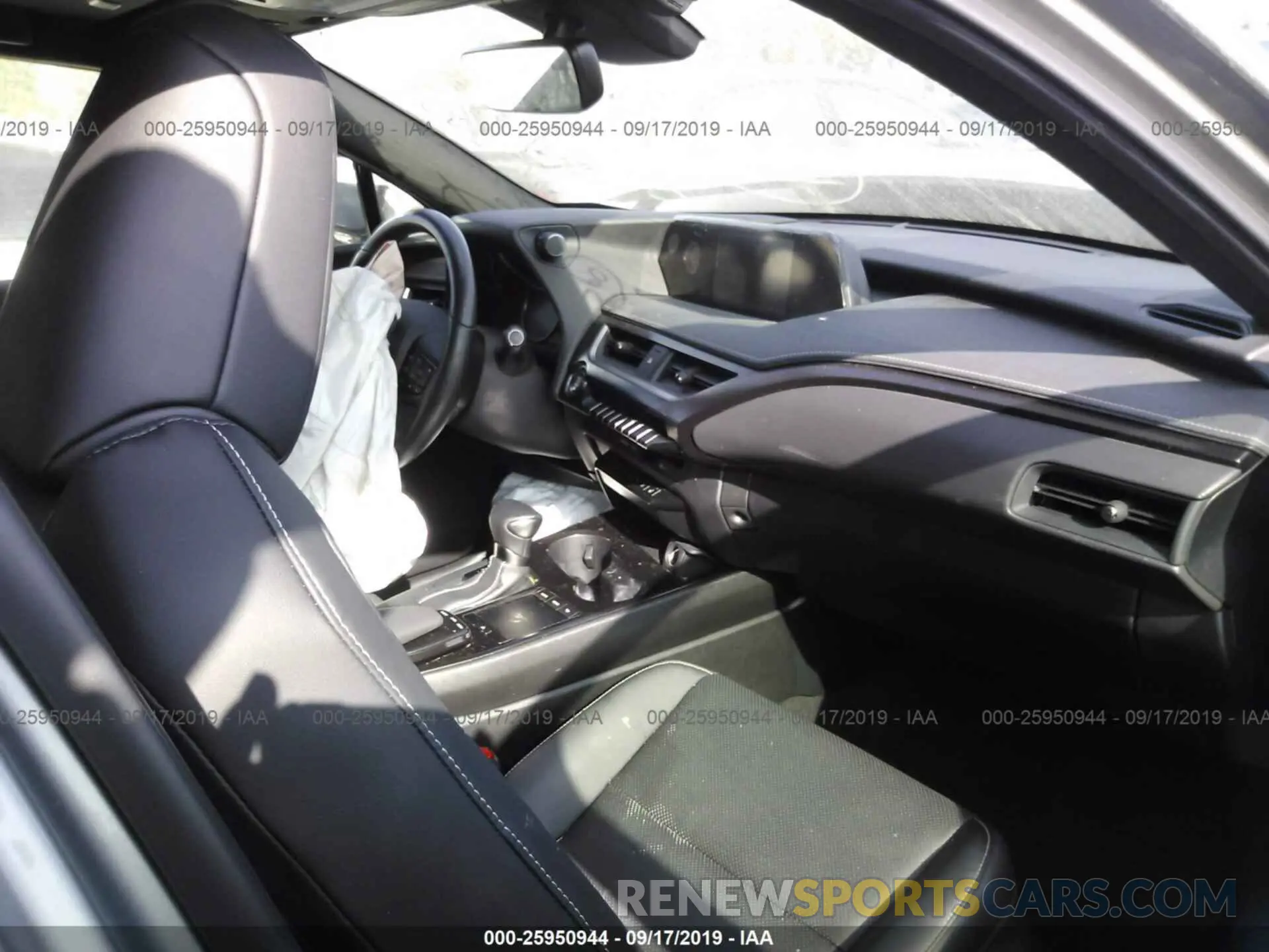 5 Photograph of a damaged car JTHY3JBH5K2006966 LEXUS UX 2019
