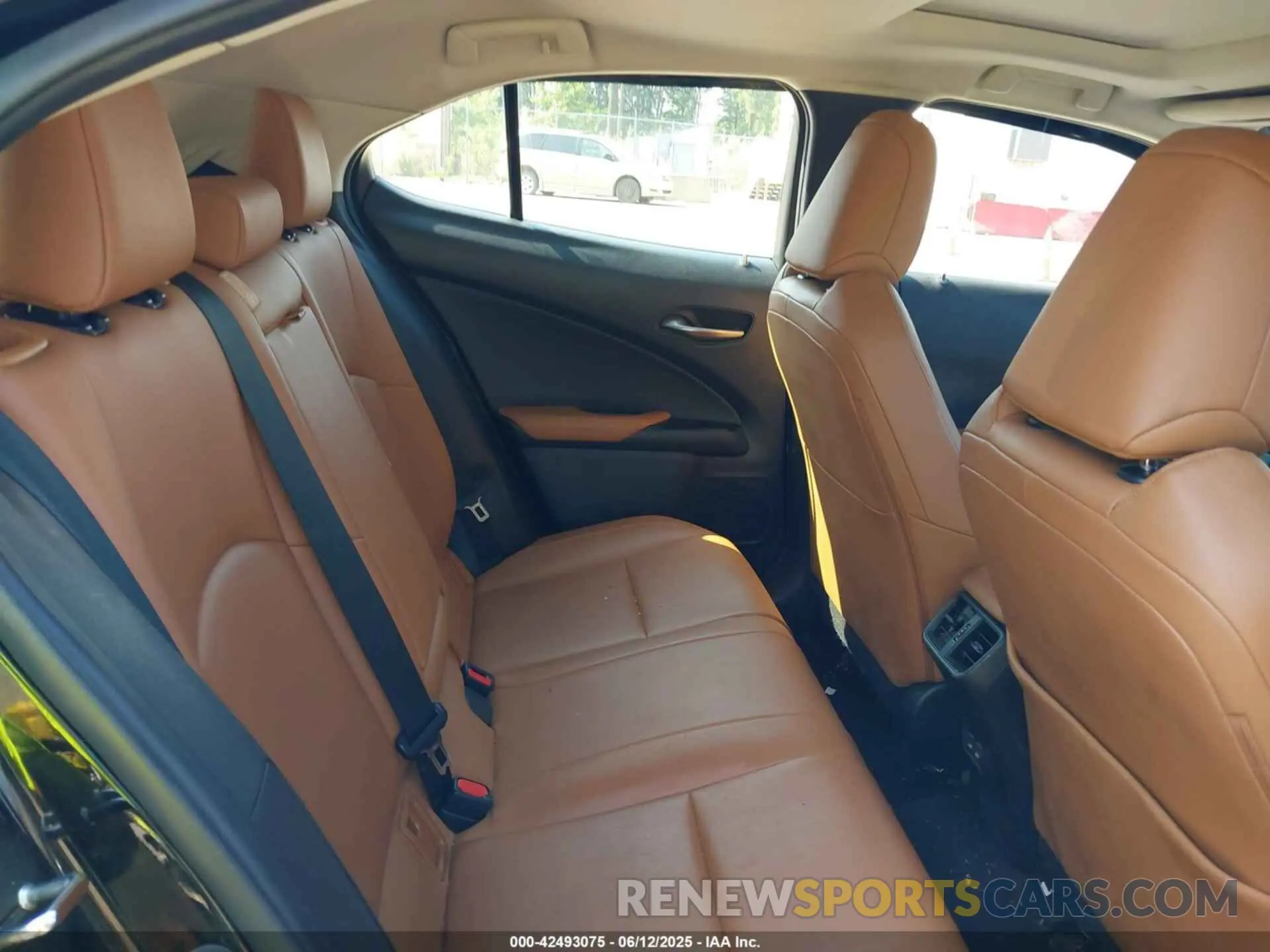 8 Фотография поврежденного автомобиля JTHP9JBH2M2045897 LEXUS UX 2021