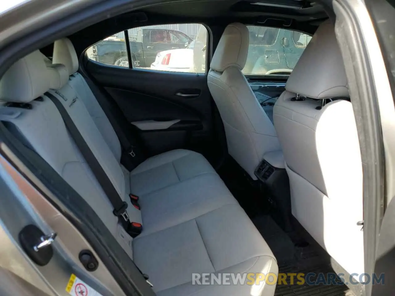 10 Фотография поврежденного автомобиля JTHU9JBH0K2002451 LEXUS UX 250H 2019