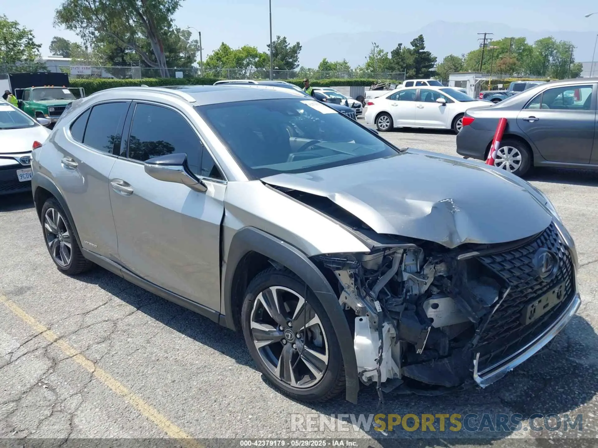 1 Photograph of a damaged car JTHU9JBH2K2018053 LEXUS UX 250H 2019