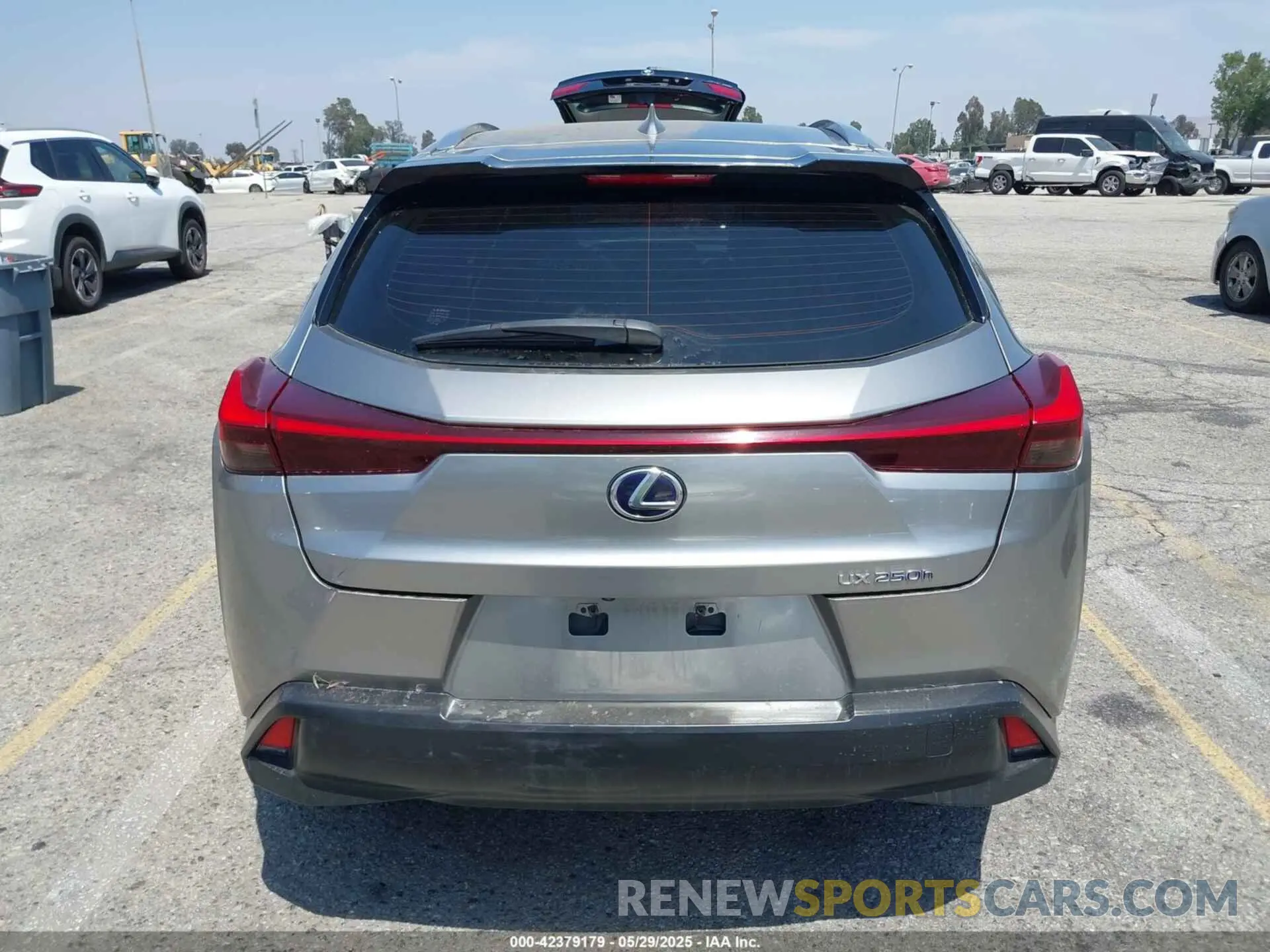17 Photograph of a damaged car JTHU9JBH2K2018053 LEXUS UX 250H 2019