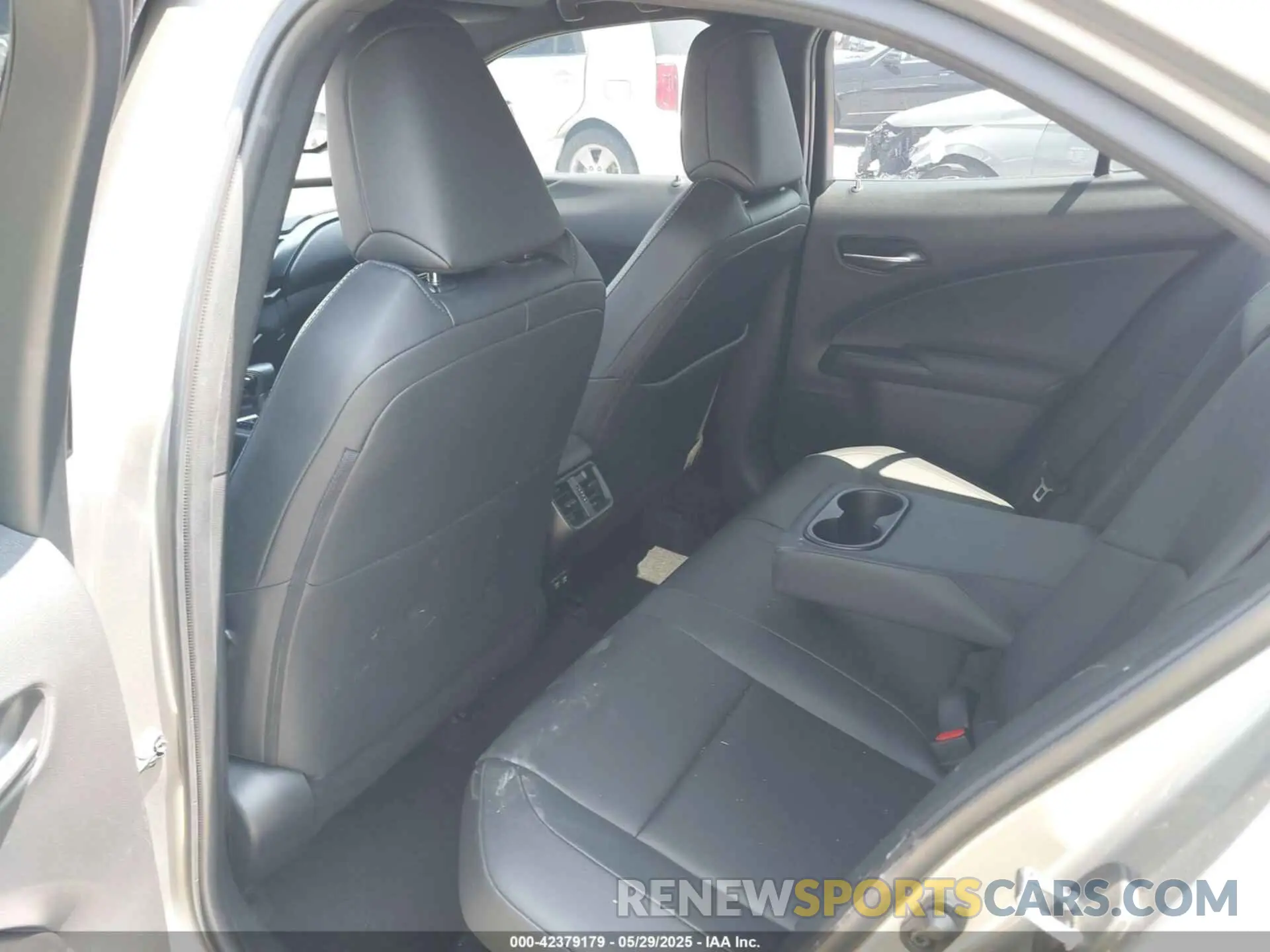 8 Photograph of a damaged car JTHU9JBH2K2018053 LEXUS UX 250H 2019