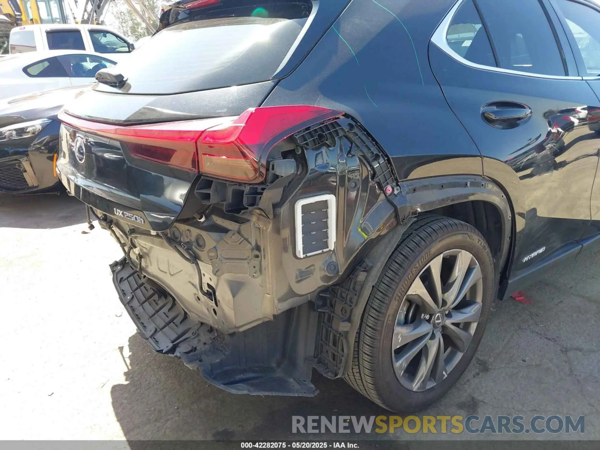 18 Photograph of a damaged car JTHE9JBH3L2031805 LEXUS UX 250H 2020