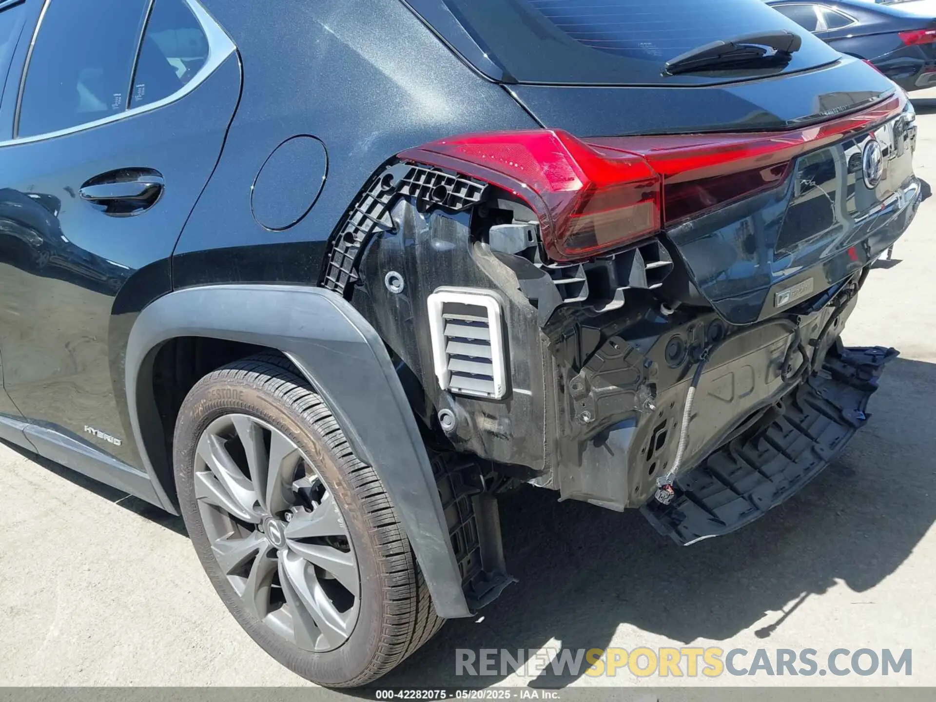 19 Photograph of a damaged car JTHE9JBH3L2031805 LEXUS UX 250H 2020