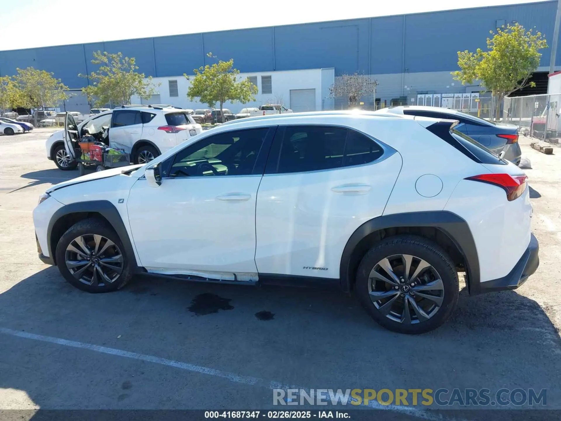 13 Фотография поврежденного автомобиля JTHE9JBH7L2032553 LEXUS UX 250H 2020