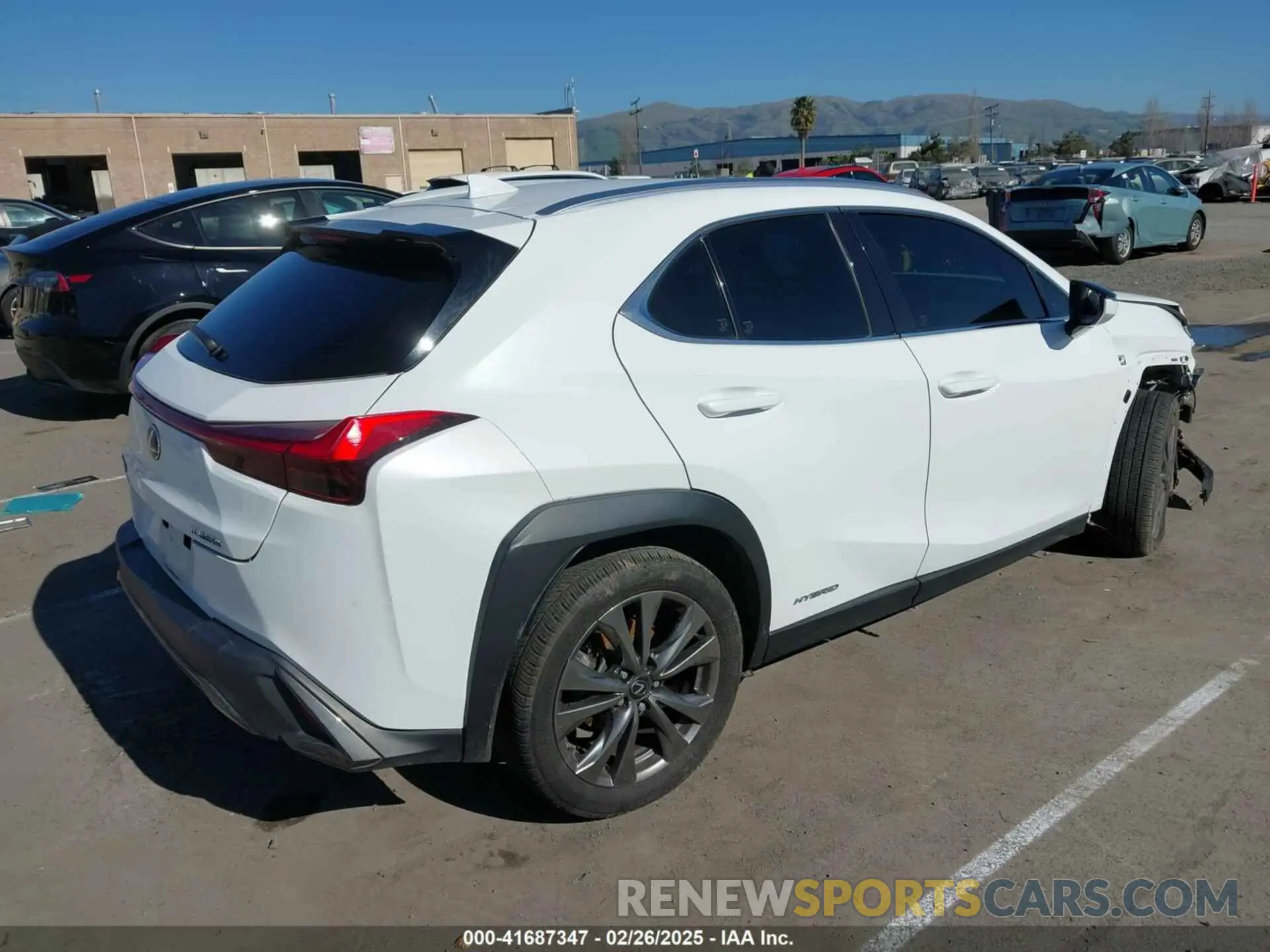 4 Фотография поврежденного автомобиля JTHE9JBH7L2032553 LEXUS UX 250H 2020