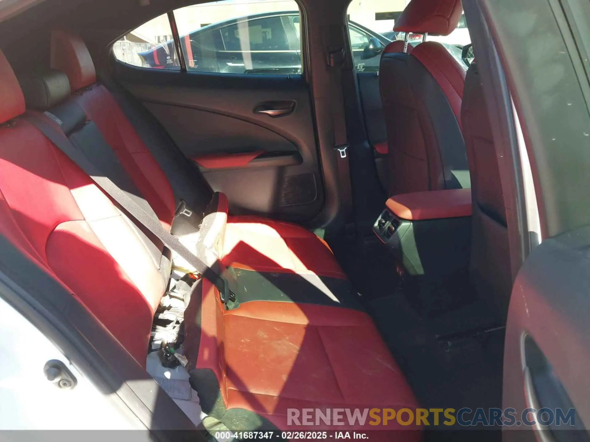 8 Фотография поврежденного автомобиля JTHE9JBH7L2032553 LEXUS UX 250H 2020
