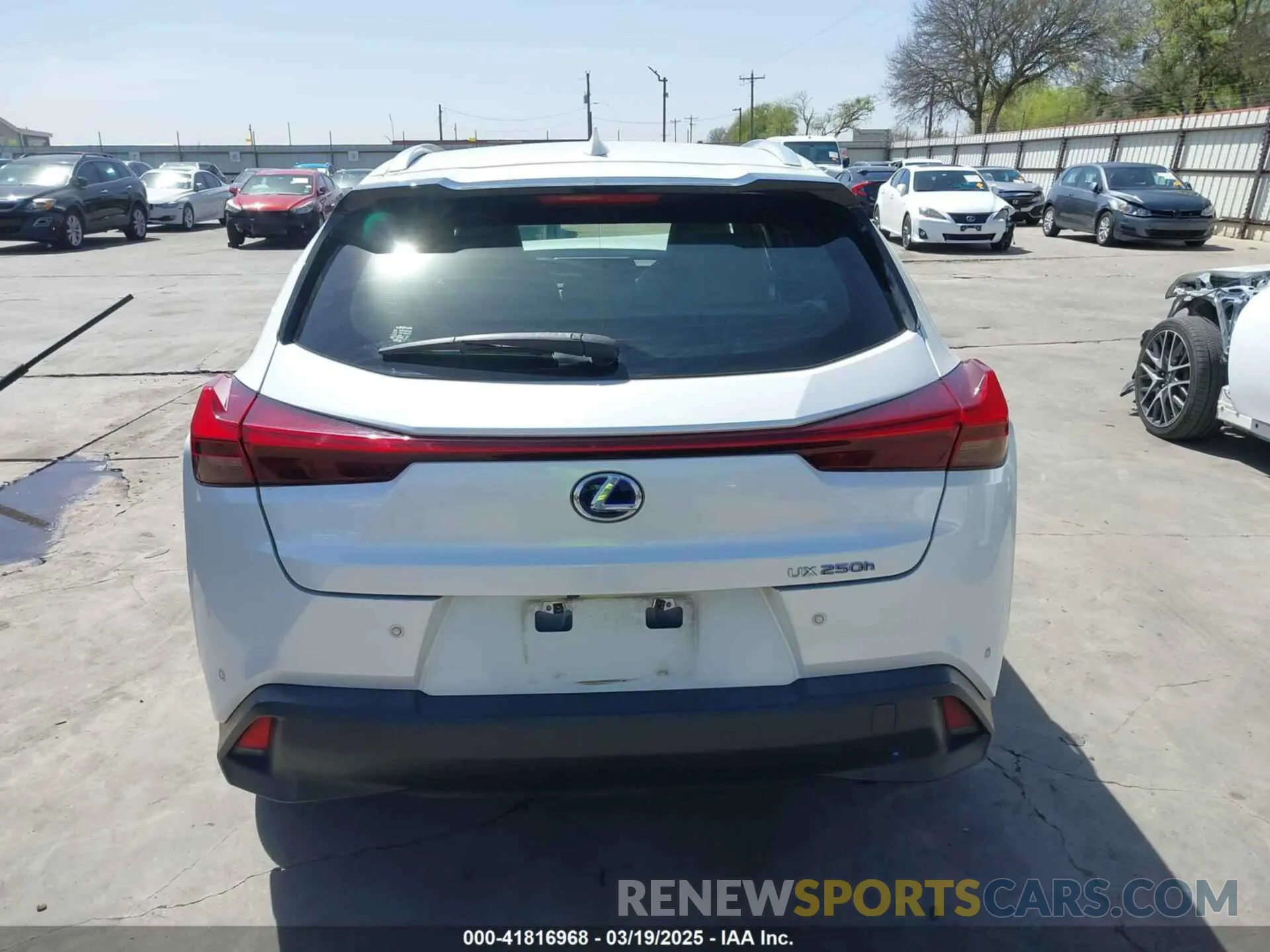 17 Фотография поврежденного автомобиля JTHP9JBH6L2031919 LEXUS UX 250H 2020
