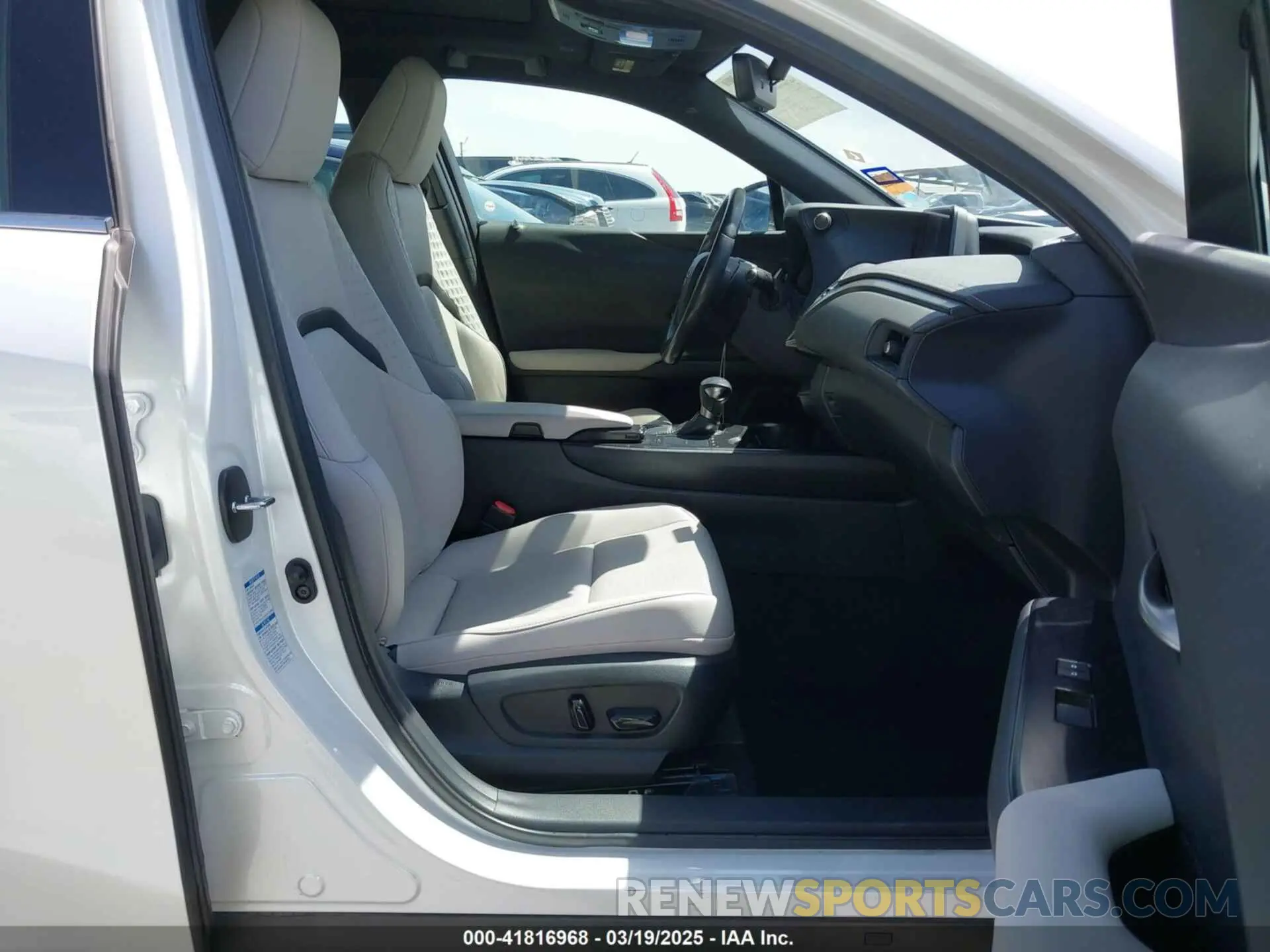 5 Фотография поврежденного автомобиля JTHP9JBH6L2031919 LEXUS UX 250H 2020