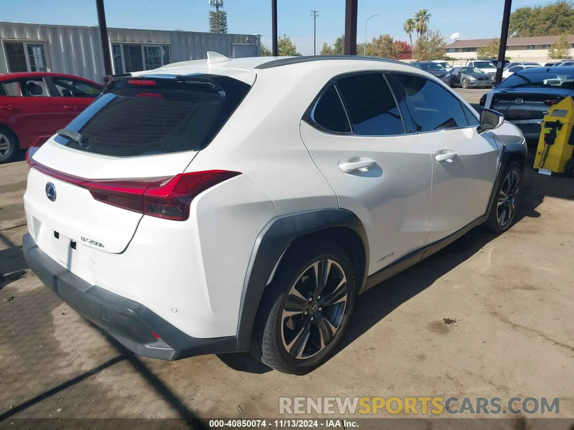 4 Фотография поврежденного автомобиля JTHP9JBH8L2027189 LEXUS UX 250H 2020