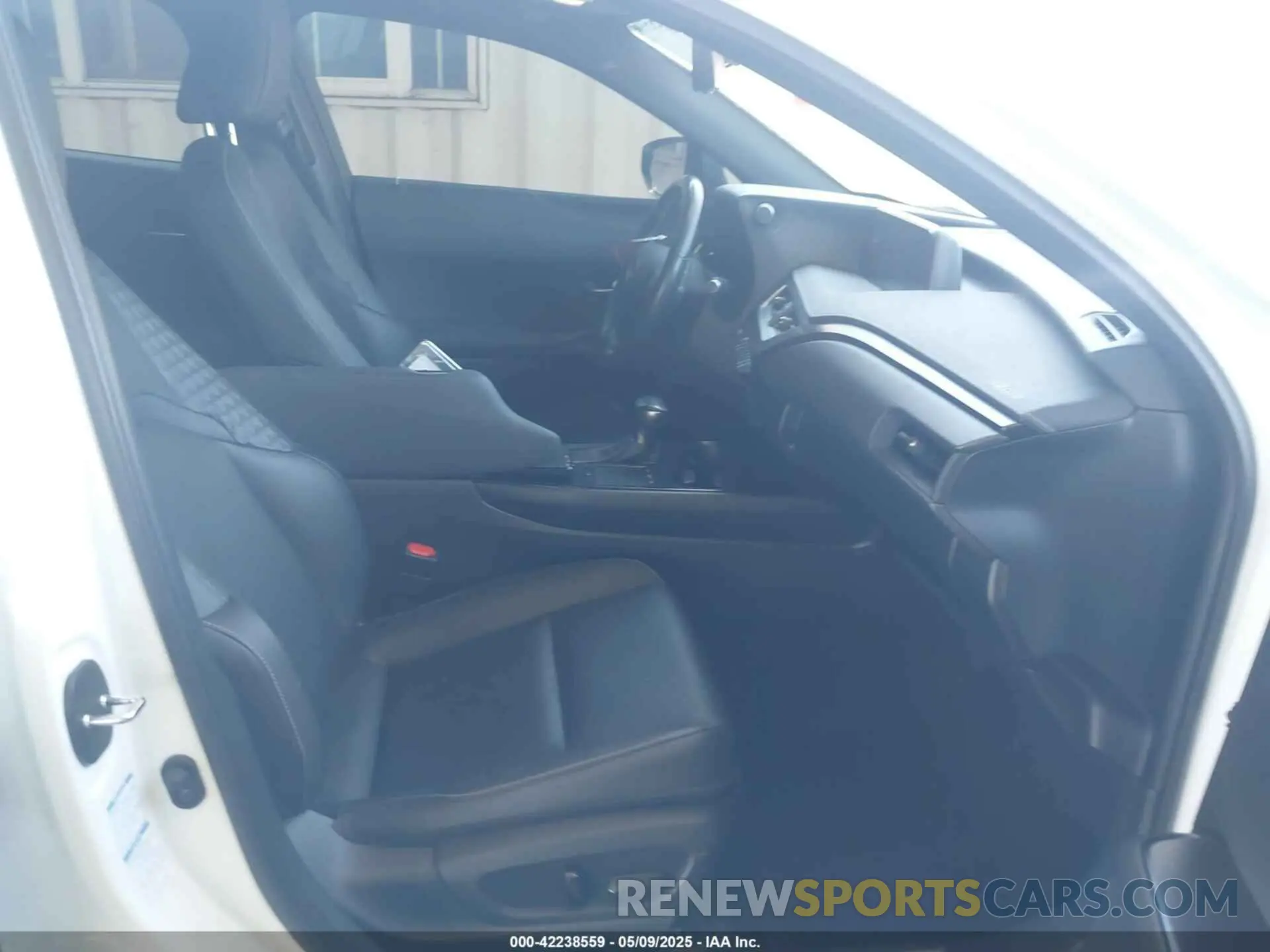 5 Photograph of a damaged car JTHP9JBH8L2033378 LEXUS UX 250H 2020
