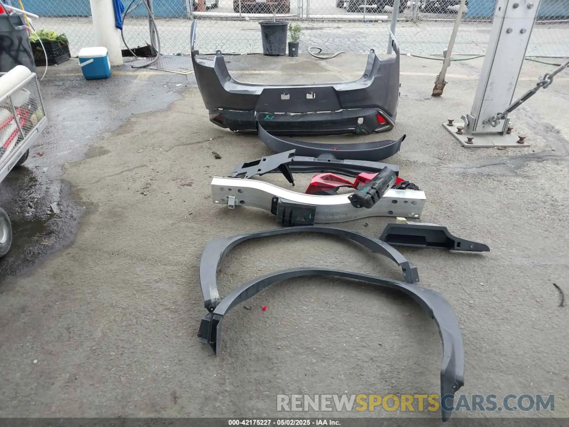 12 Фотография поврежденного автомобиля JTHR9JBH0L2025493 LEXUS UX 250H 2020