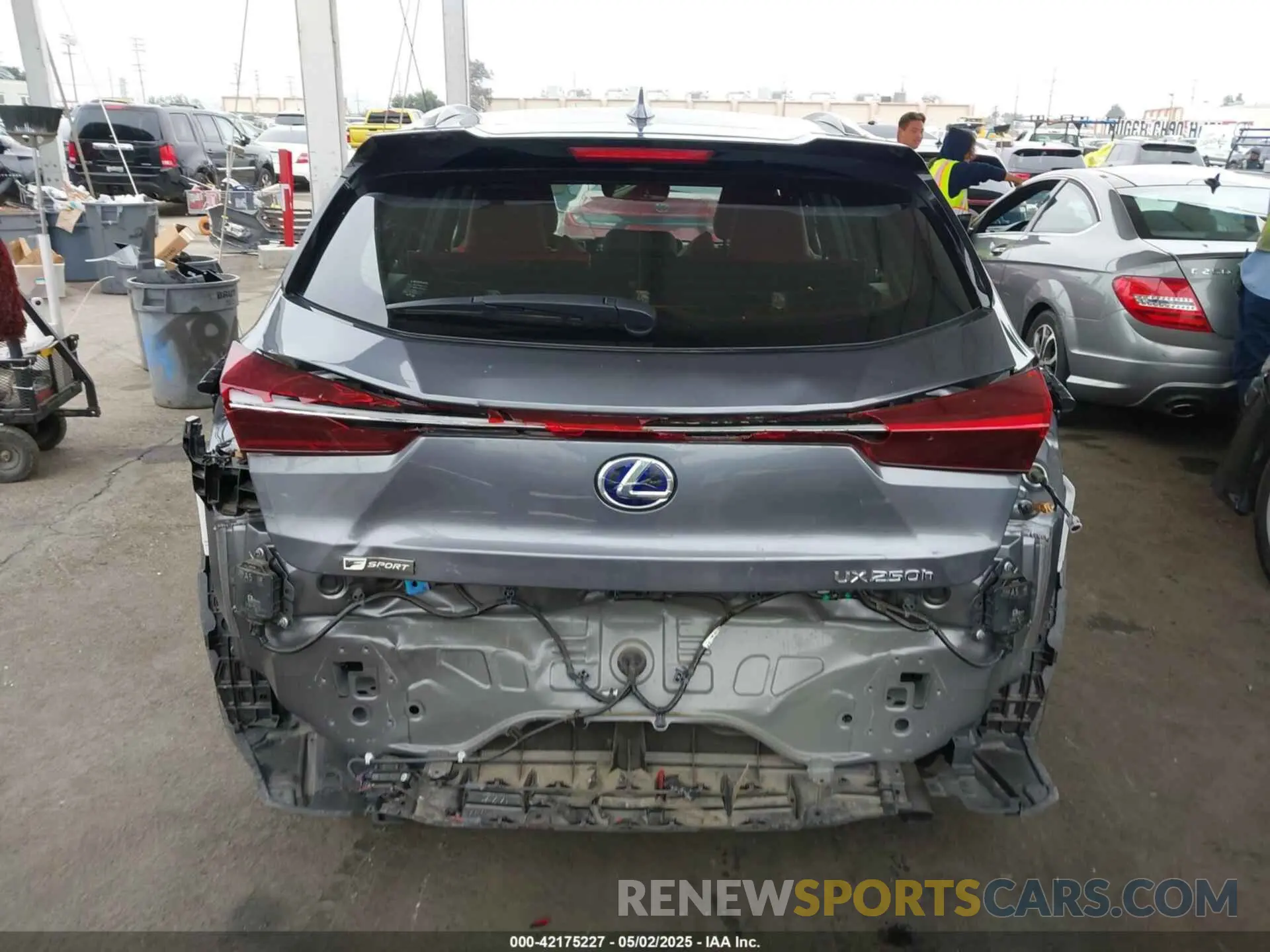17 Фотография поврежденного автомобиля JTHR9JBH0L2025493 LEXUS UX 250H 2020