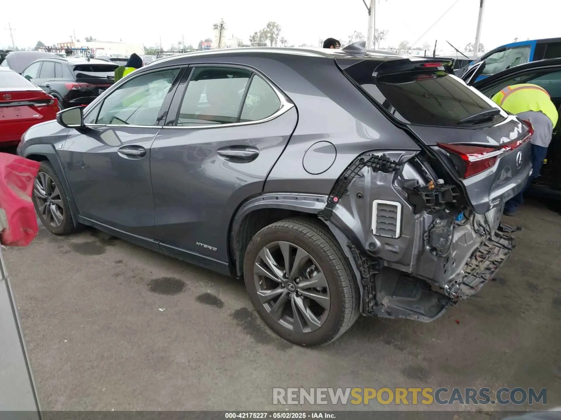 3 Фотография поврежденного автомобиля JTHR9JBH0L2025493 LEXUS UX 250H 2020
