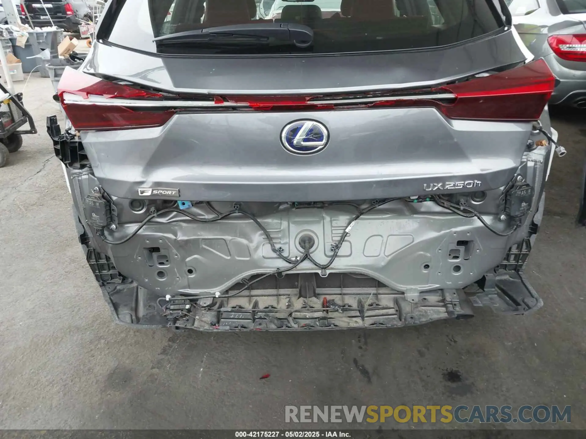 6 Фотография поврежденного автомобиля JTHR9JBH0L2025493 LEXUS UX 250H 2020