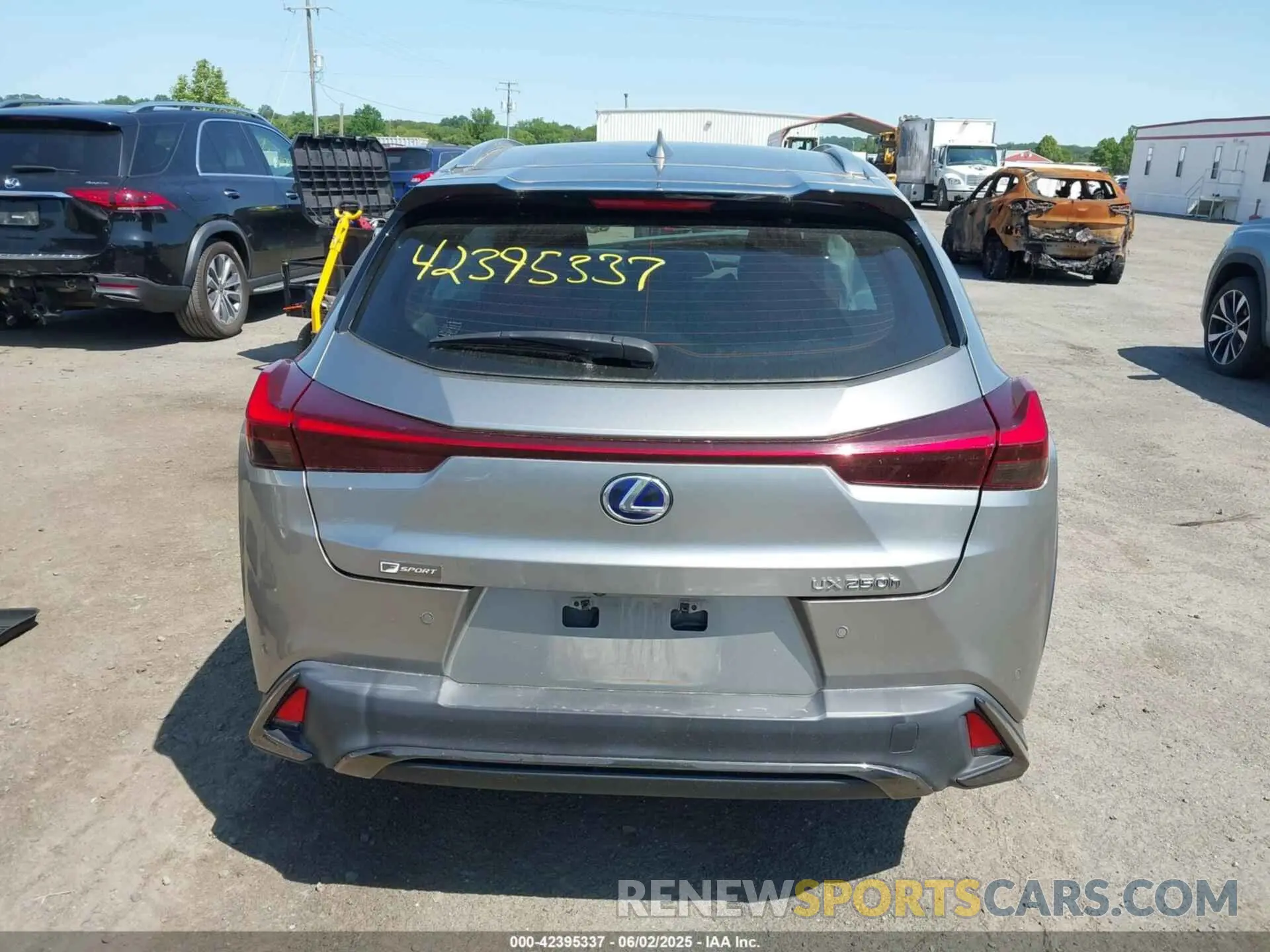 17 Фотография поврежденного автомобиля JTHR9JBH3L2036827 LEXUS UX 250H 2020