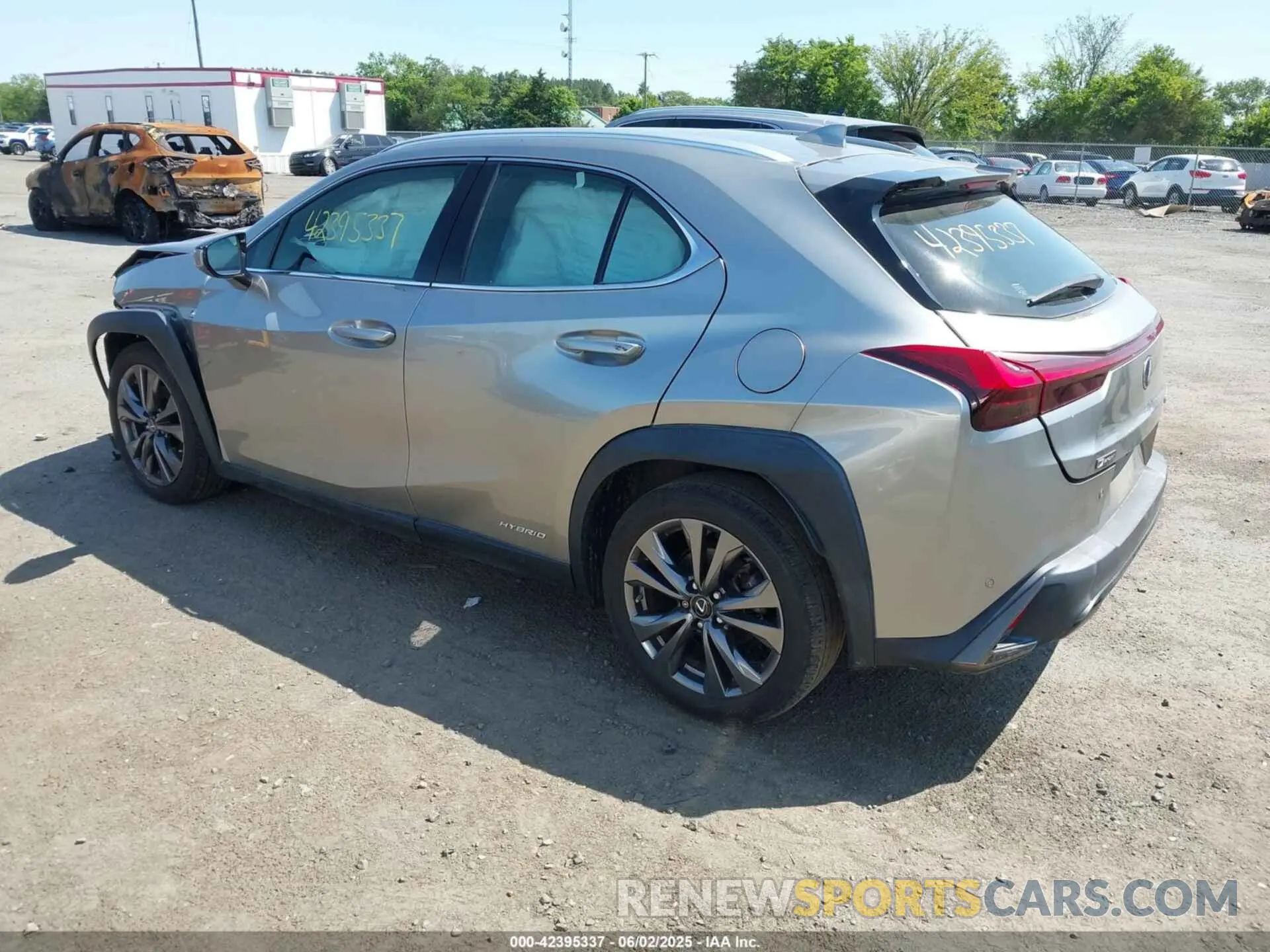 3 Фотография поврежденного автомобиля JTHR9JBH3L2036827 LEXUS UX 250H 2020