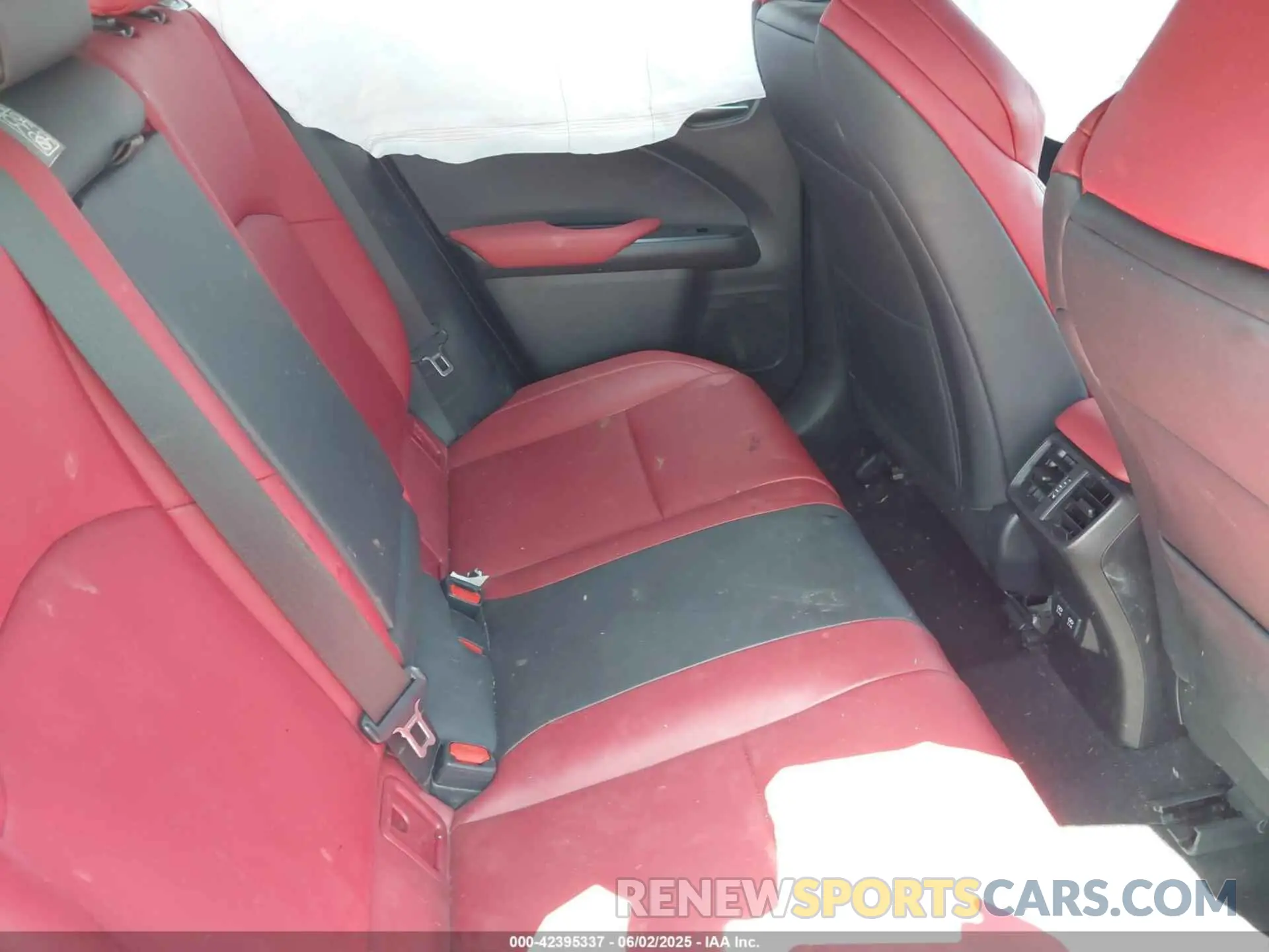 8 Фотография поврежденного автомобиля JTHR9JBH3L2036827 LEXUS UX 250H 2020