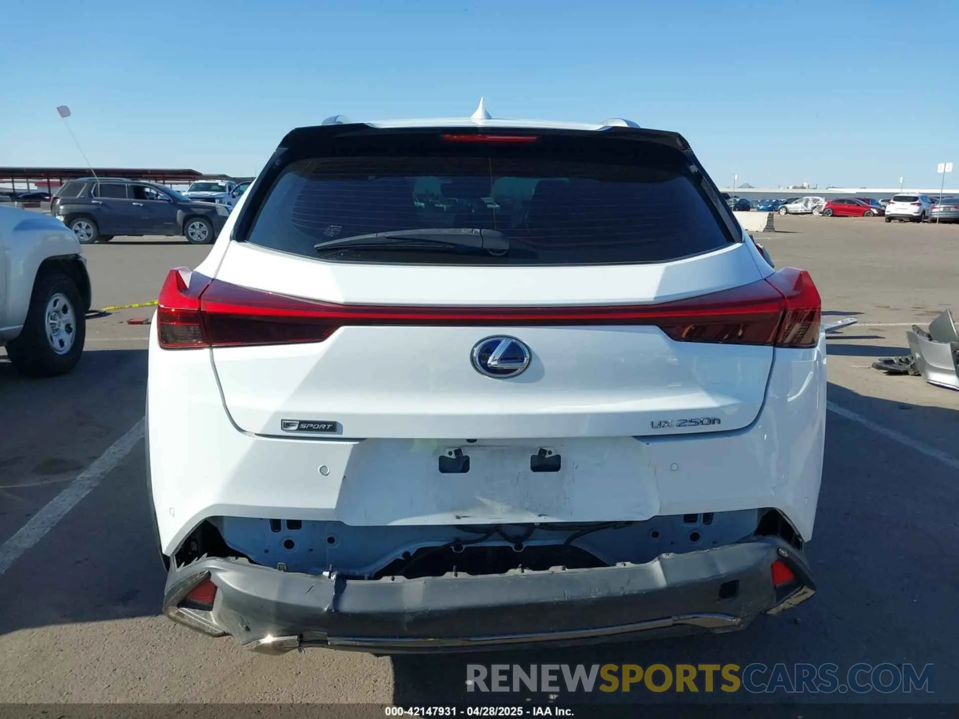 17 Photograph of a damaged car JTHR9JBH4L2030101 LEXUS UX 250H 2020