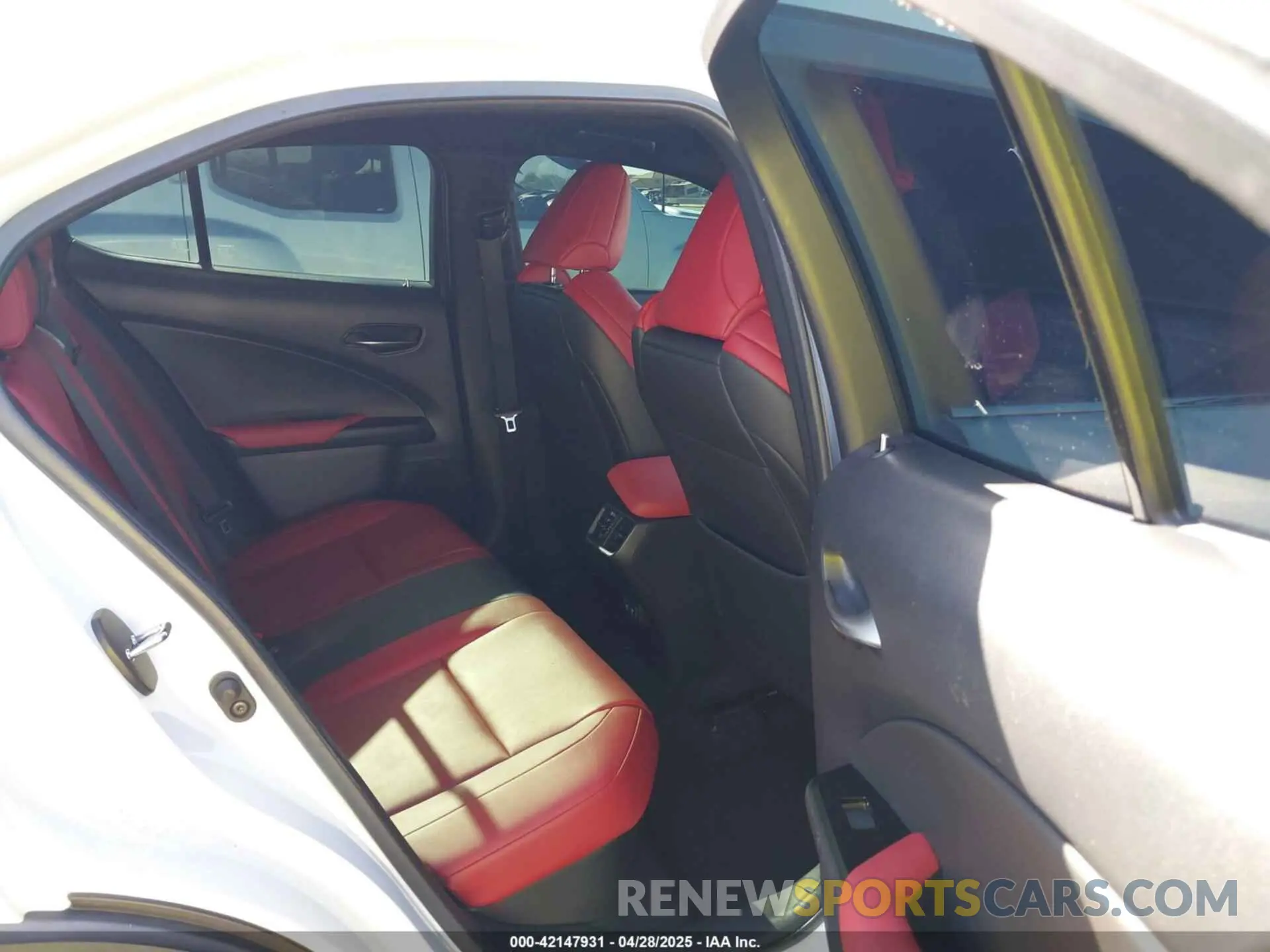 8 Photograph of a damaged car JTHR9JBH4L2030101 LEXUS UX 250H 2020