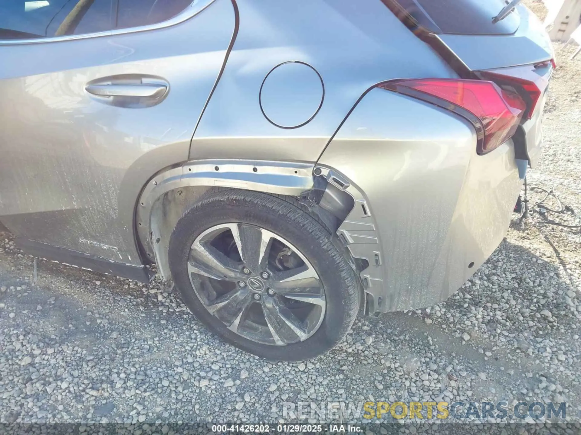 18 Photograph of a damaged car JTHX9JBHXL2024682 LEXUS UX 250H 2020