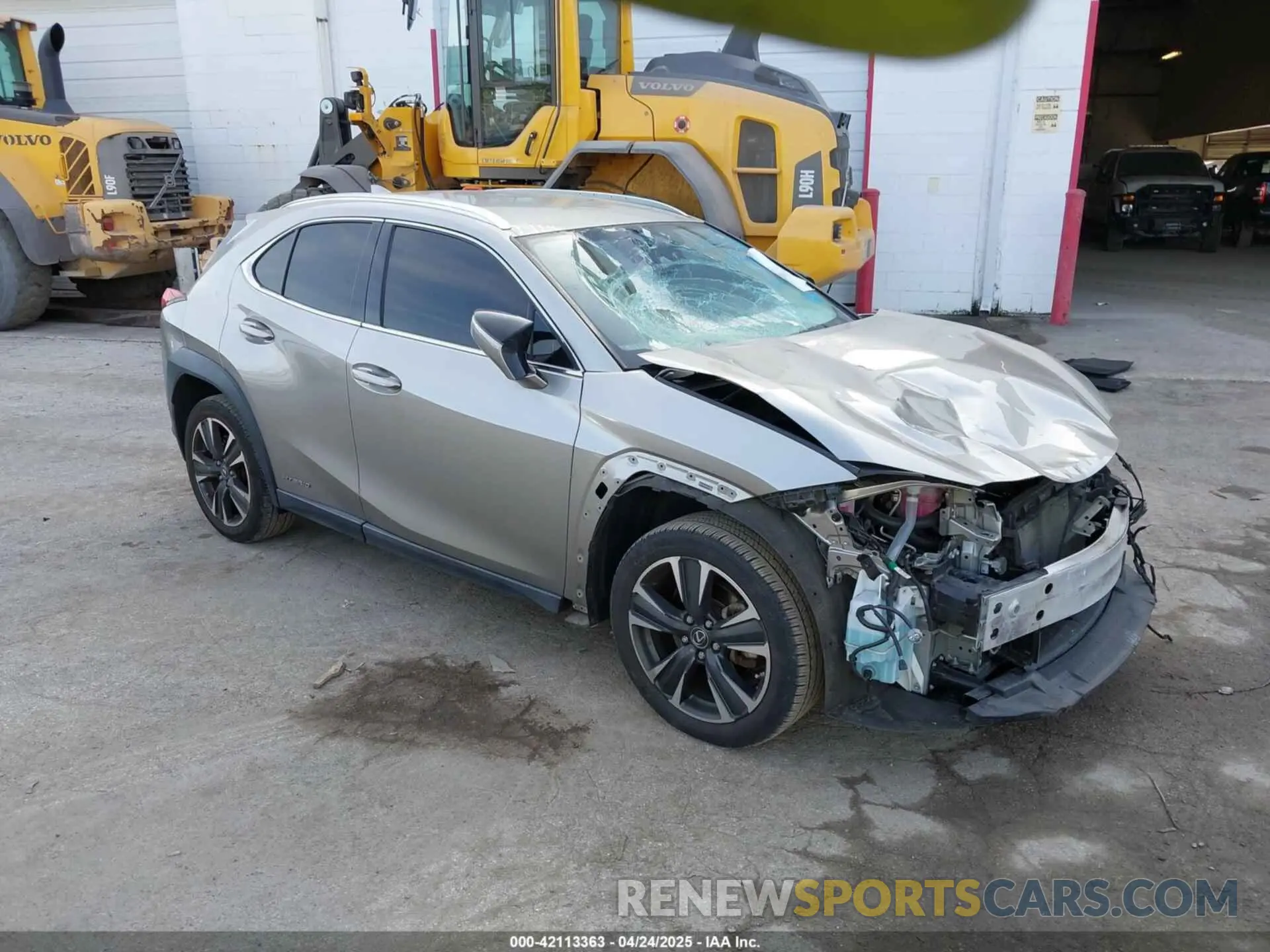 1 Фотография поврежденного автомобиля JTHX9JBHXL2033589 LEXUS UX 250H 2020