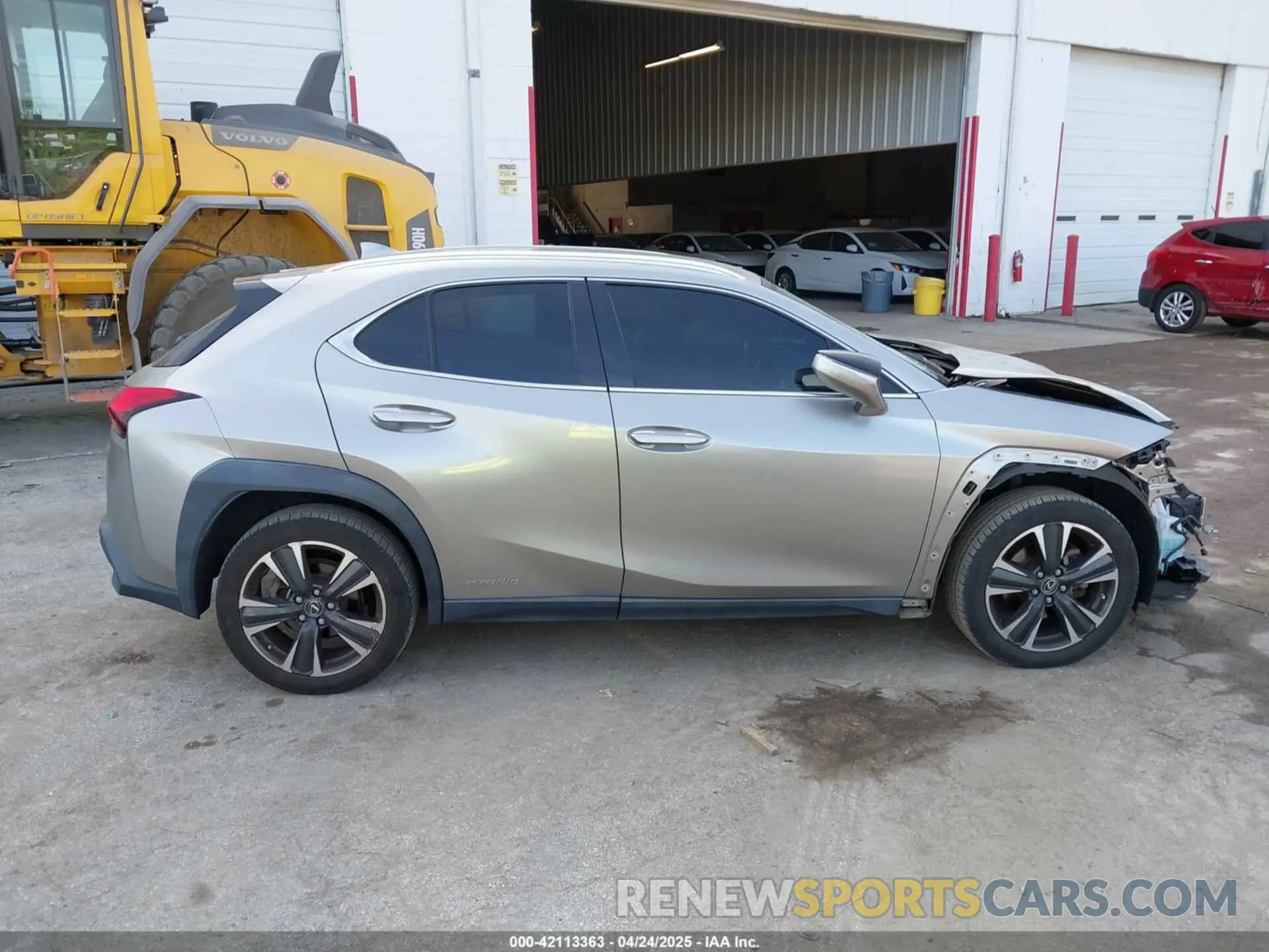 13 Фотография поврежденного автомобиля JTHX9JBHXL2033589 LEXUS UX 250H 2020