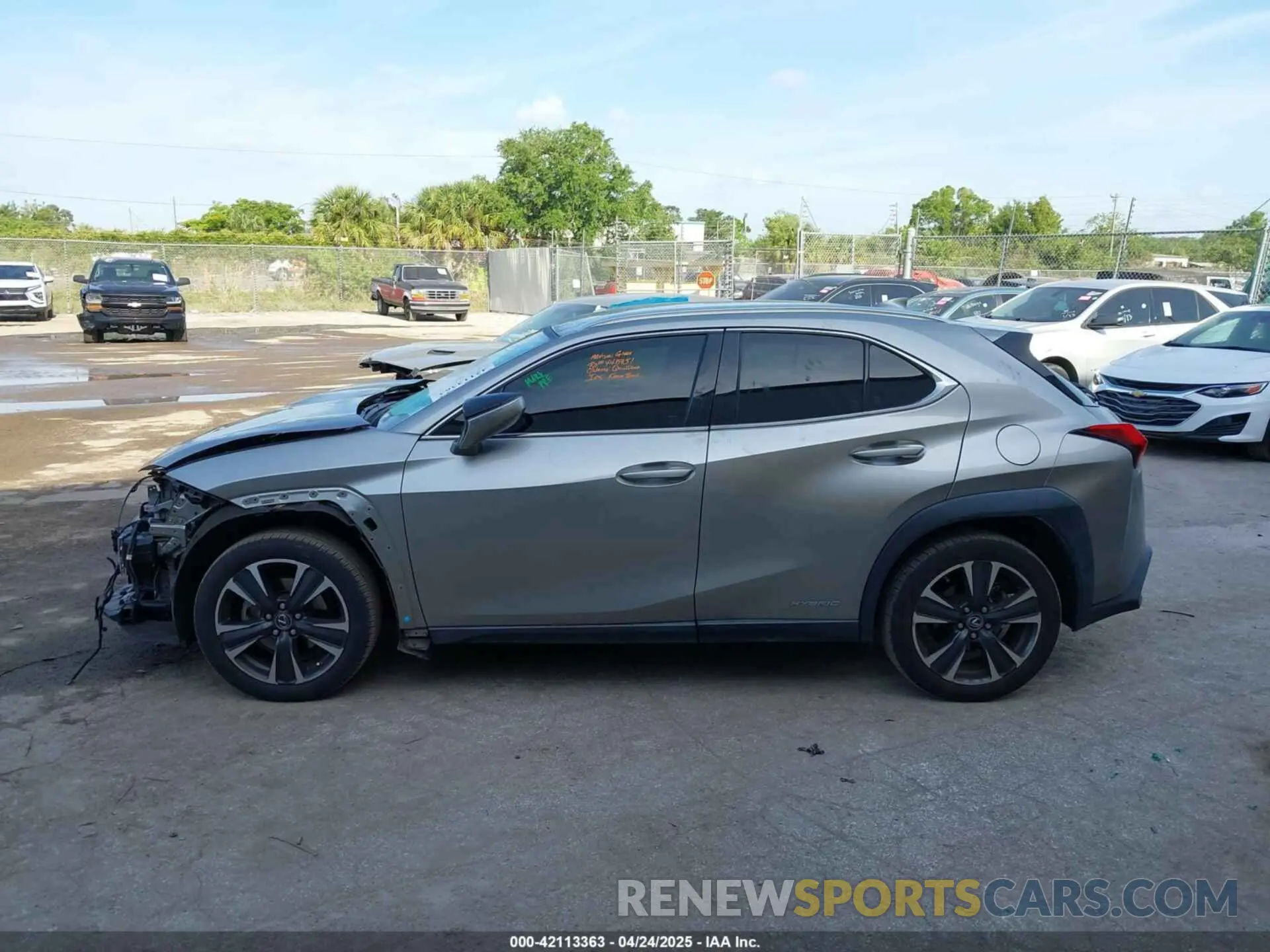 14 Фотография поврежденного автомобиля JTHX9JBHXL2033589 LEXUS UX 250H 2020