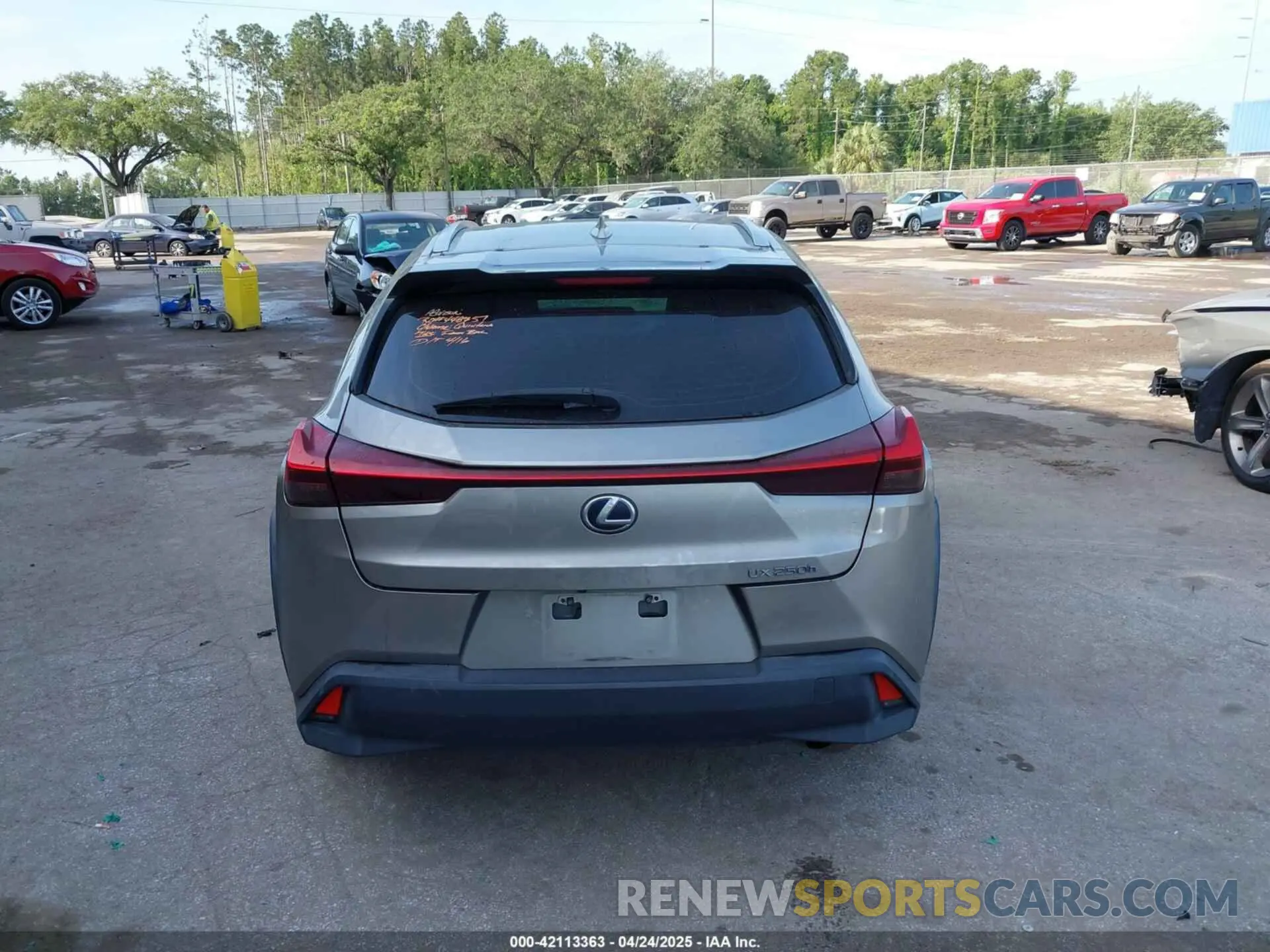 16 Фотография поврежденного автомобиля JTHX9JBHXL2033589 LEXUS UX 250H 2020
