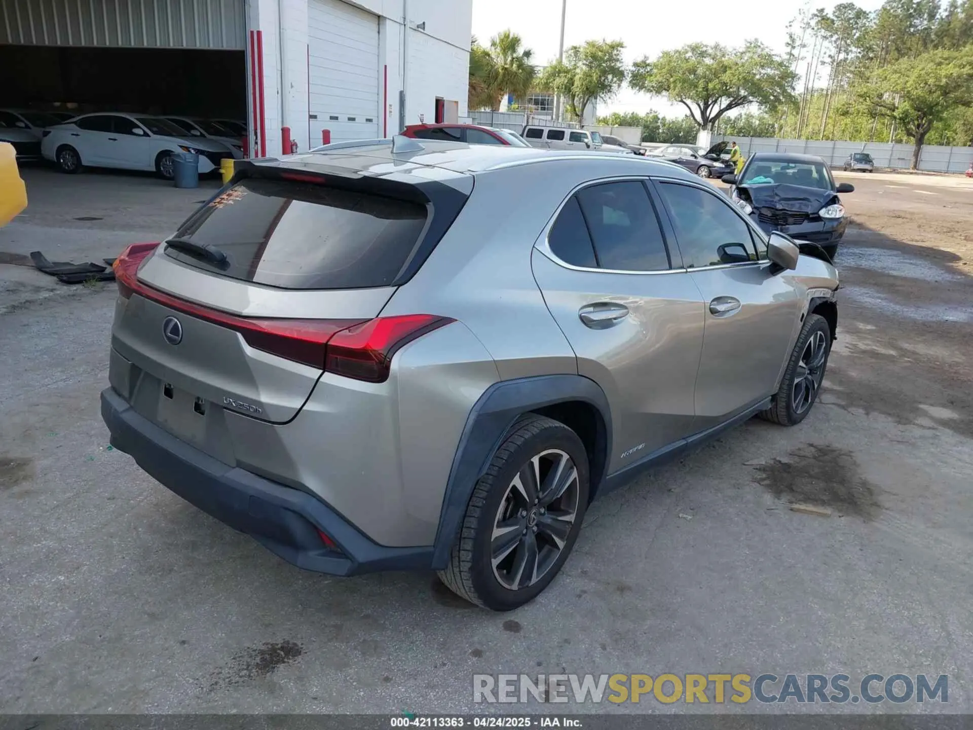 4 Фотография поврежденного автомобиля JTHX9JBHXL2033589 LEXUS UX 250H 2020