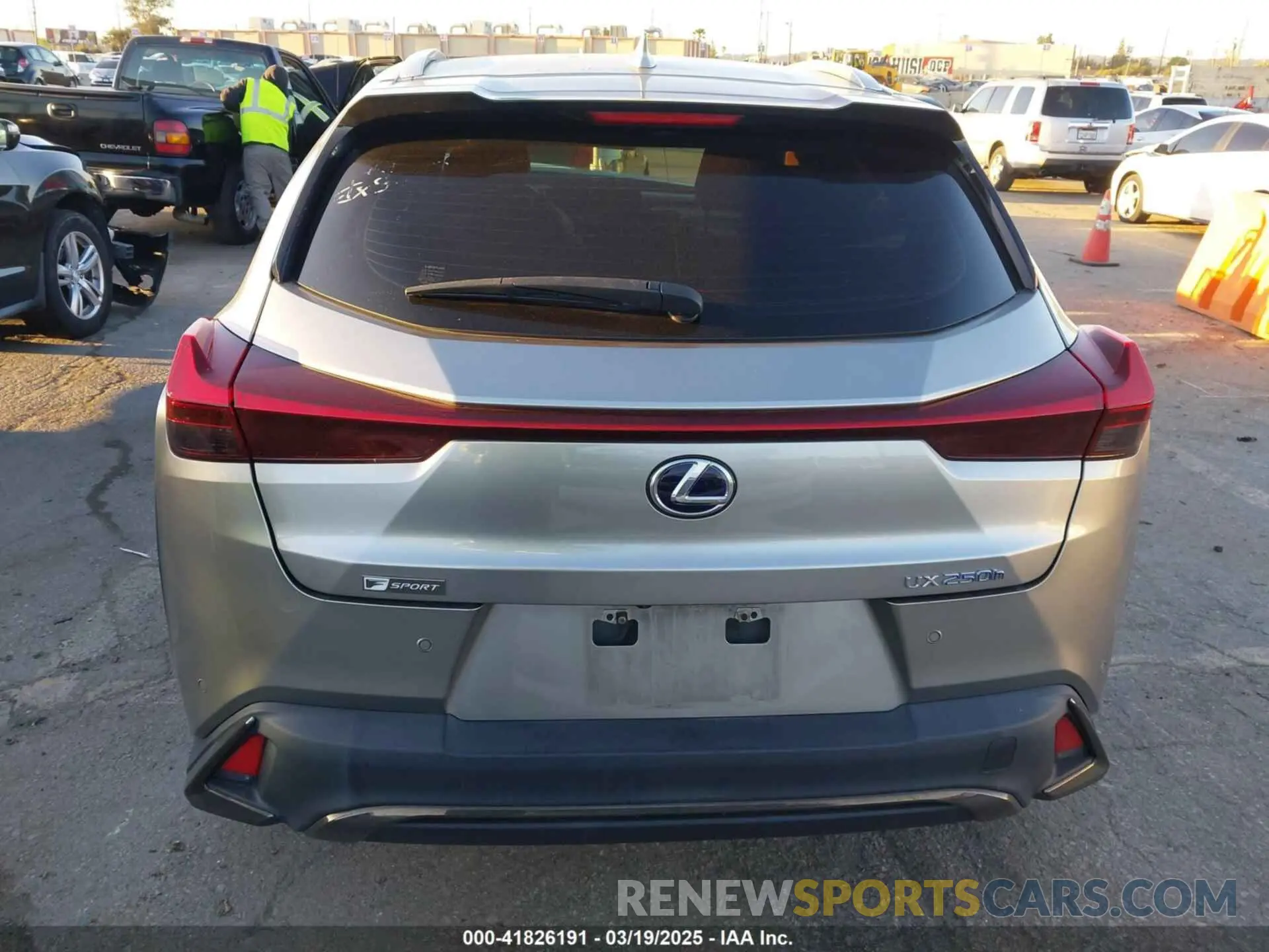 16 Фотография поврежденного автомобиля JTHE9JBHXM2041524 LEXUS UX 250H 2021
