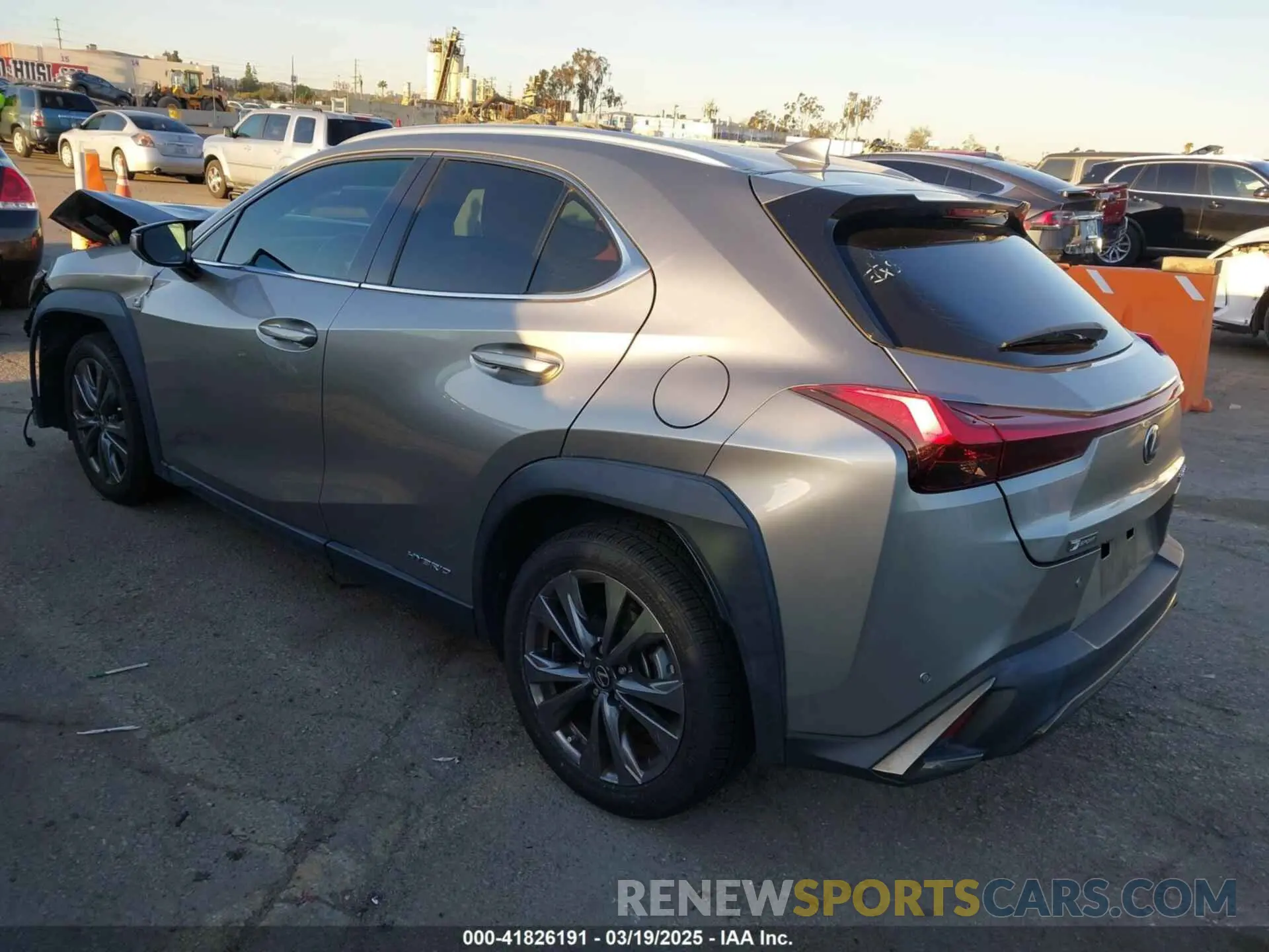 3 Фотография поврежденного автомобиля JTHE9JBHXM2041524 LEXUS UX 250H 2021