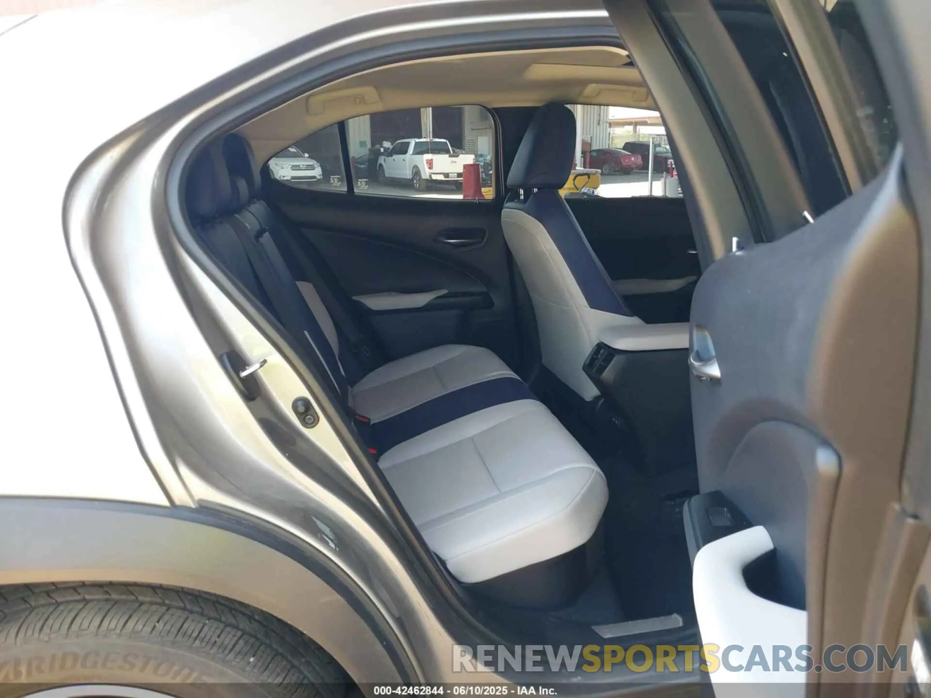 8 Photograph of a damaged car JTHL9JBH0M2039157 LEXUS UX 250H 2021