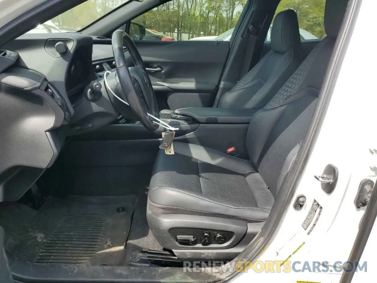 7 Фотография поврежденного автомобиля JTHP9JBH2M2044684 LEXUS UX 250H 2021