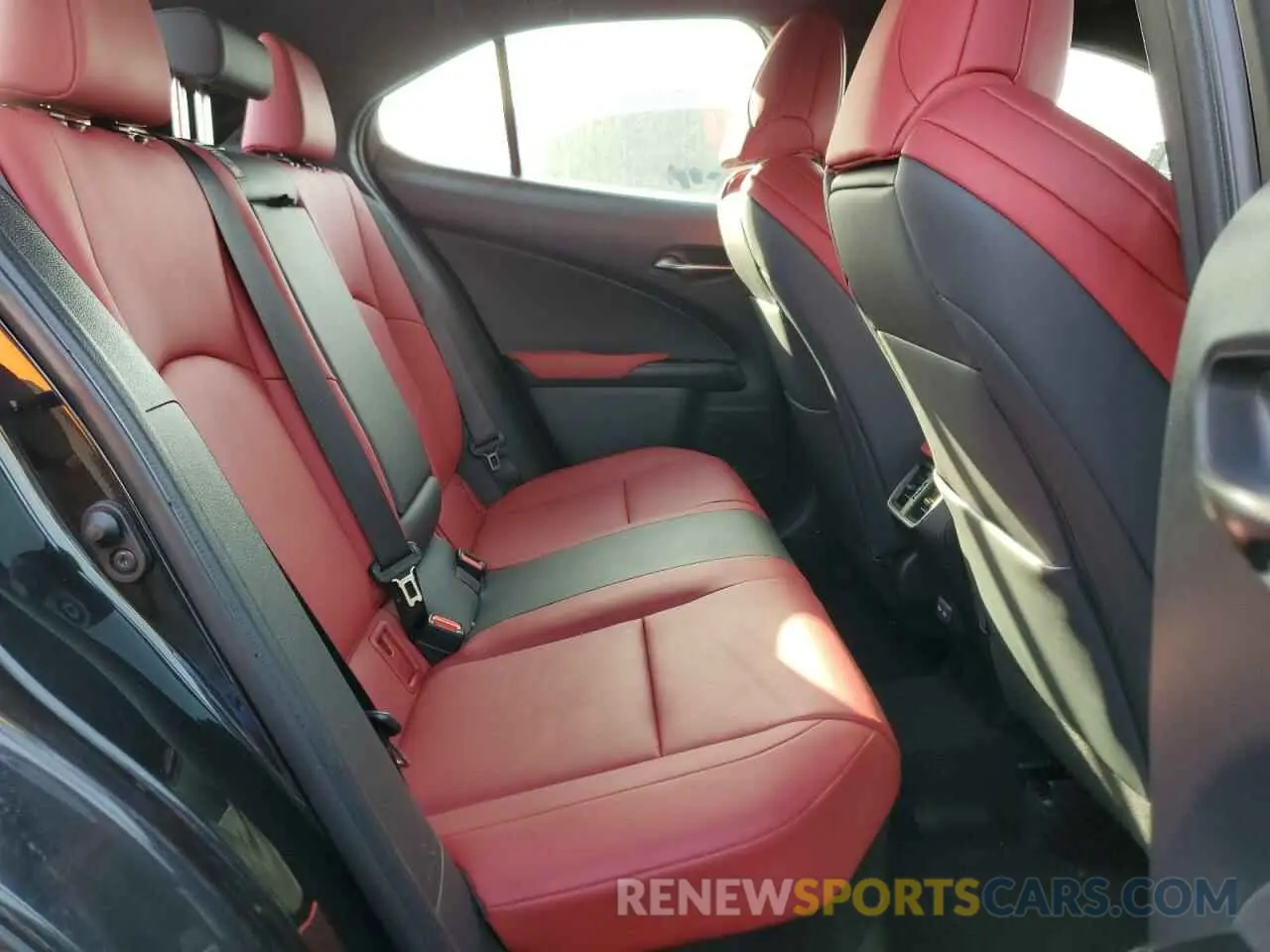 11 Фотография поврежденного автомобиля JTHR9JBH7M2041966 LEXUS UX 250H 2021
