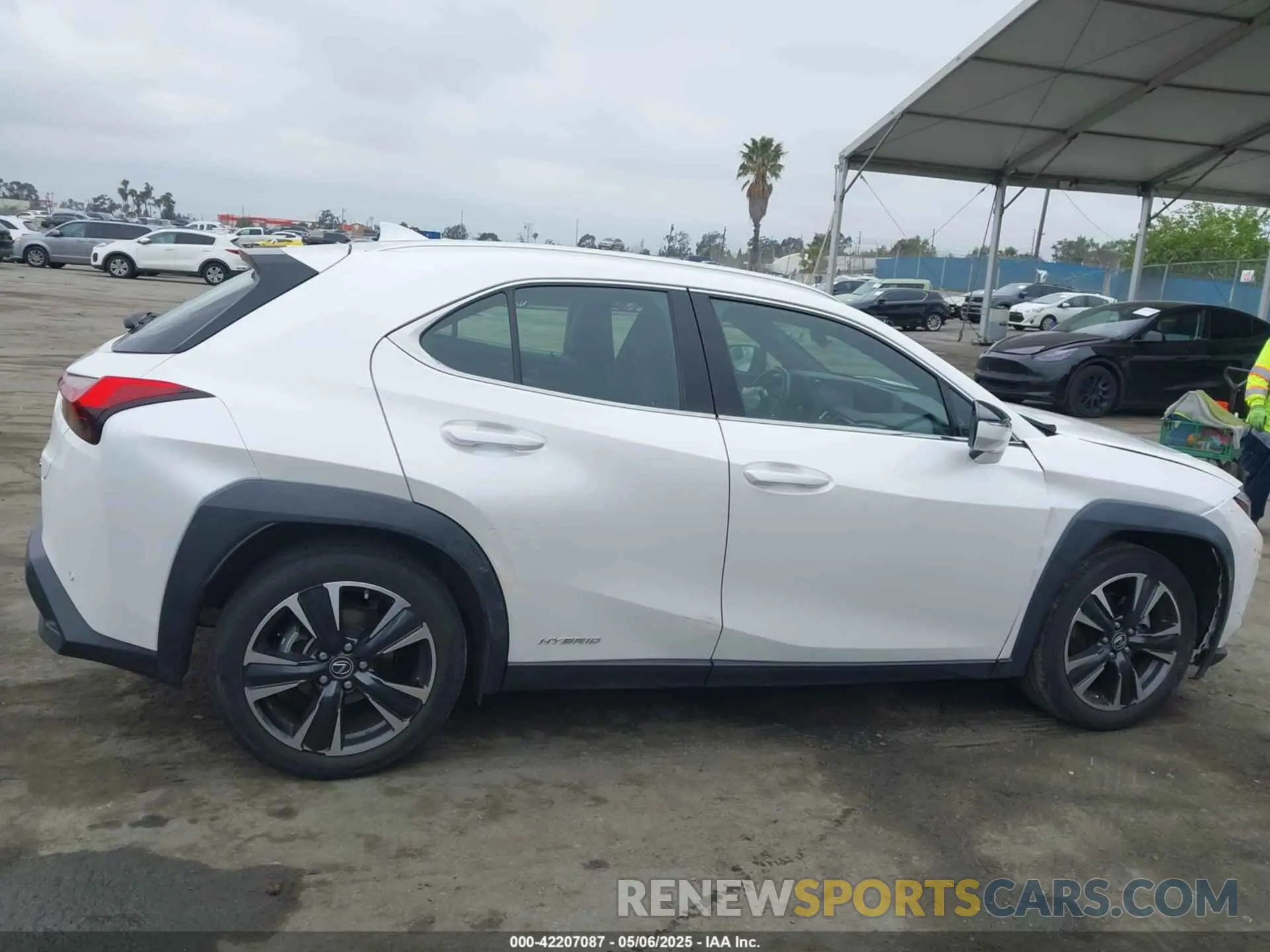 14 Фотография поврежденного автомобиля JTHX9JBH5M2038636 LEXUS UX 250H 2021