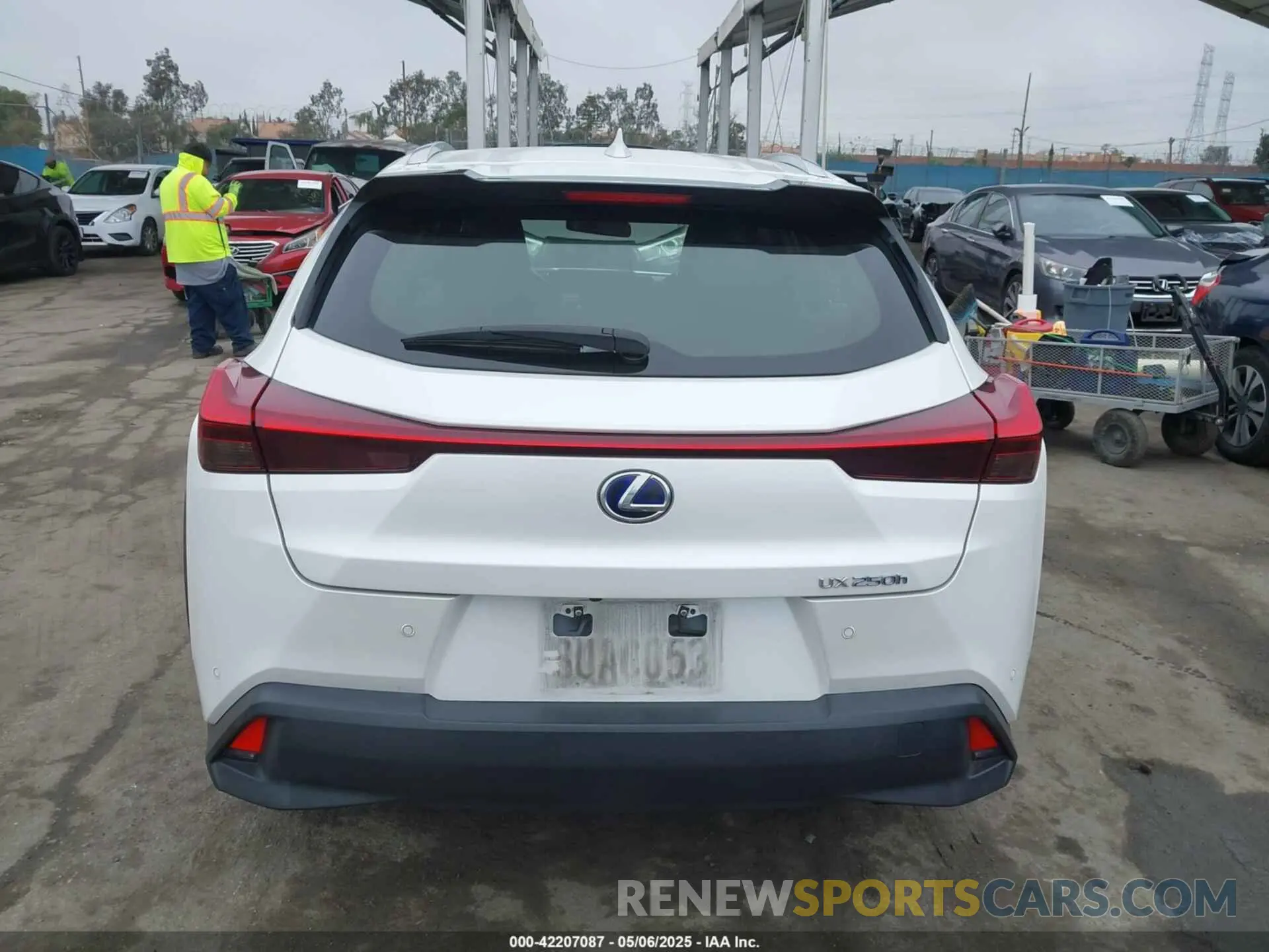 17 Фотография поврежденного автомобиля JTHX9JBH5M2038636 LEXUS UX 250H 2021