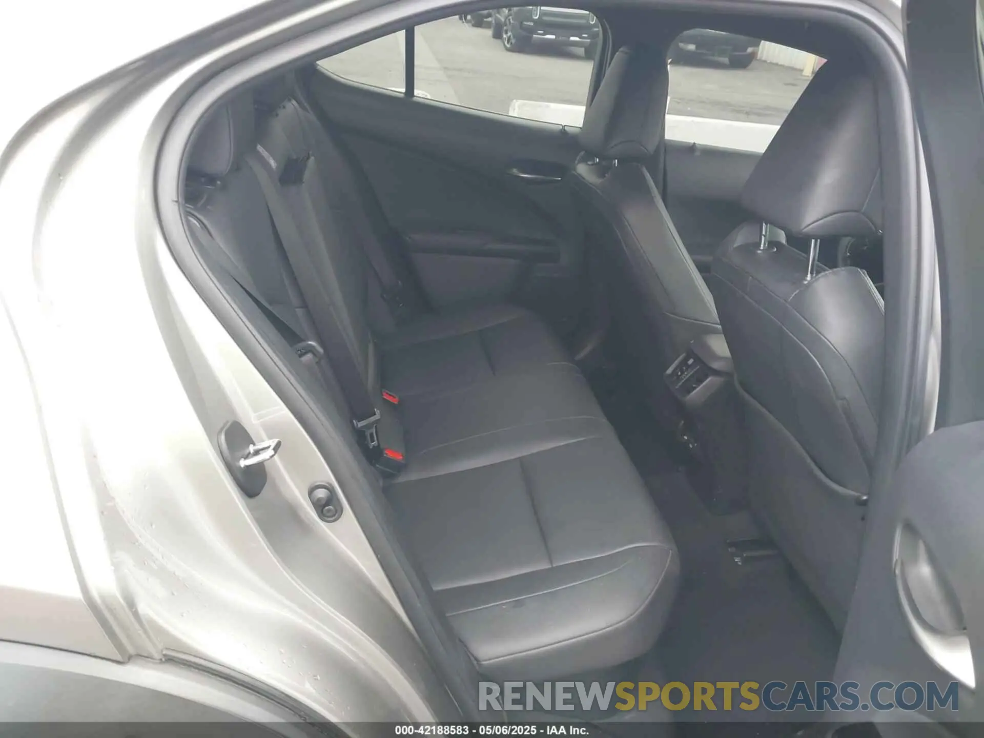 8 Фотография поврежденного автомобиля JTHX9JBH5M2051757 LEXUS UX 250H 2021