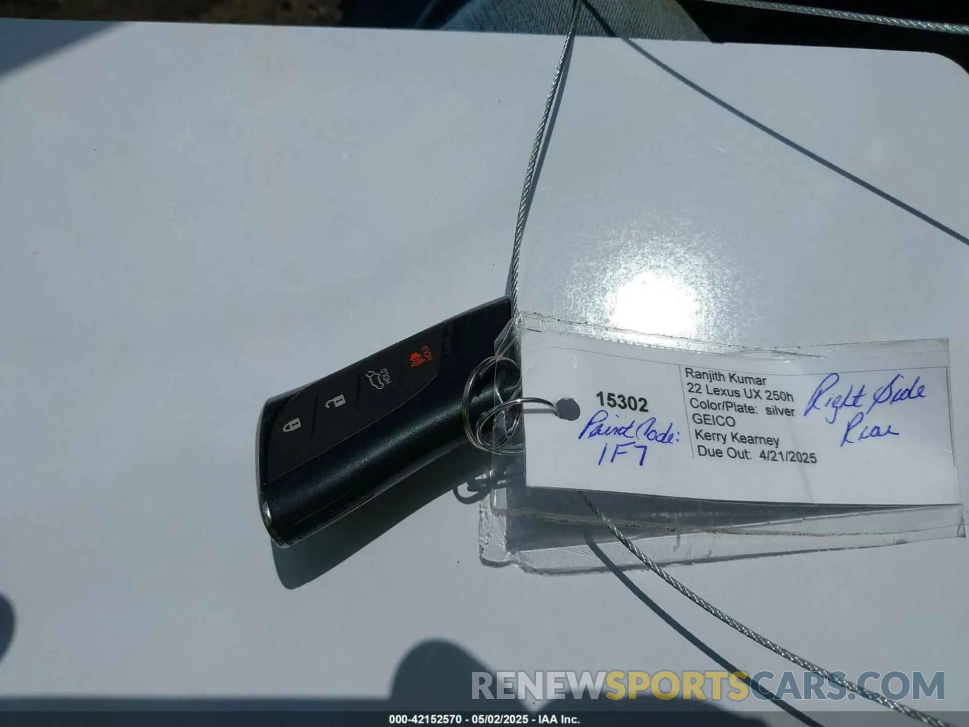 11 Фотография поврежденного автомобиля JTHP9JBHXN2054896 LEXUS UX 250H 2022