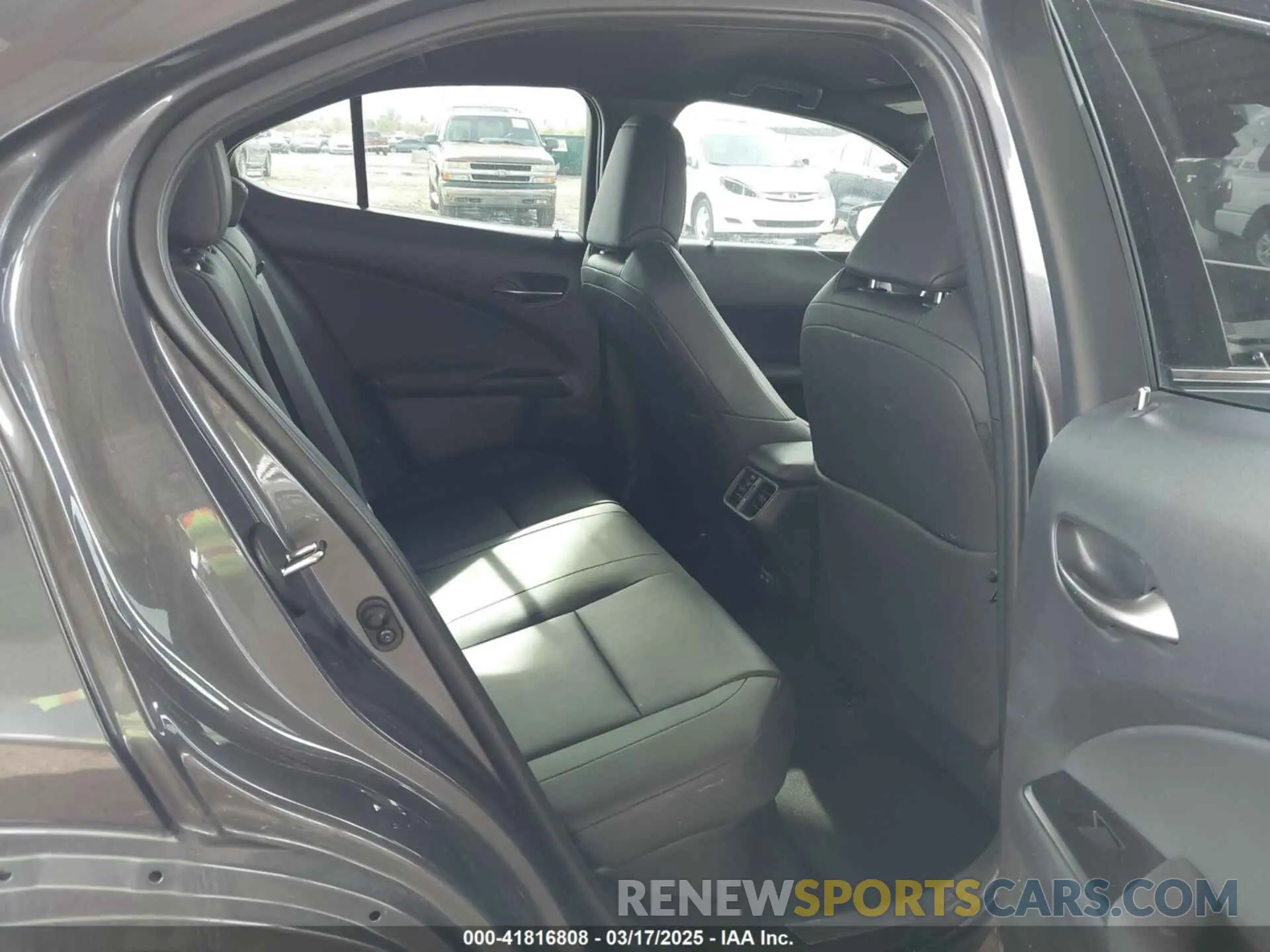 8 Photograph of a damaged car JTHX9JBH2N2059753 LEXUS UX 250H 2022