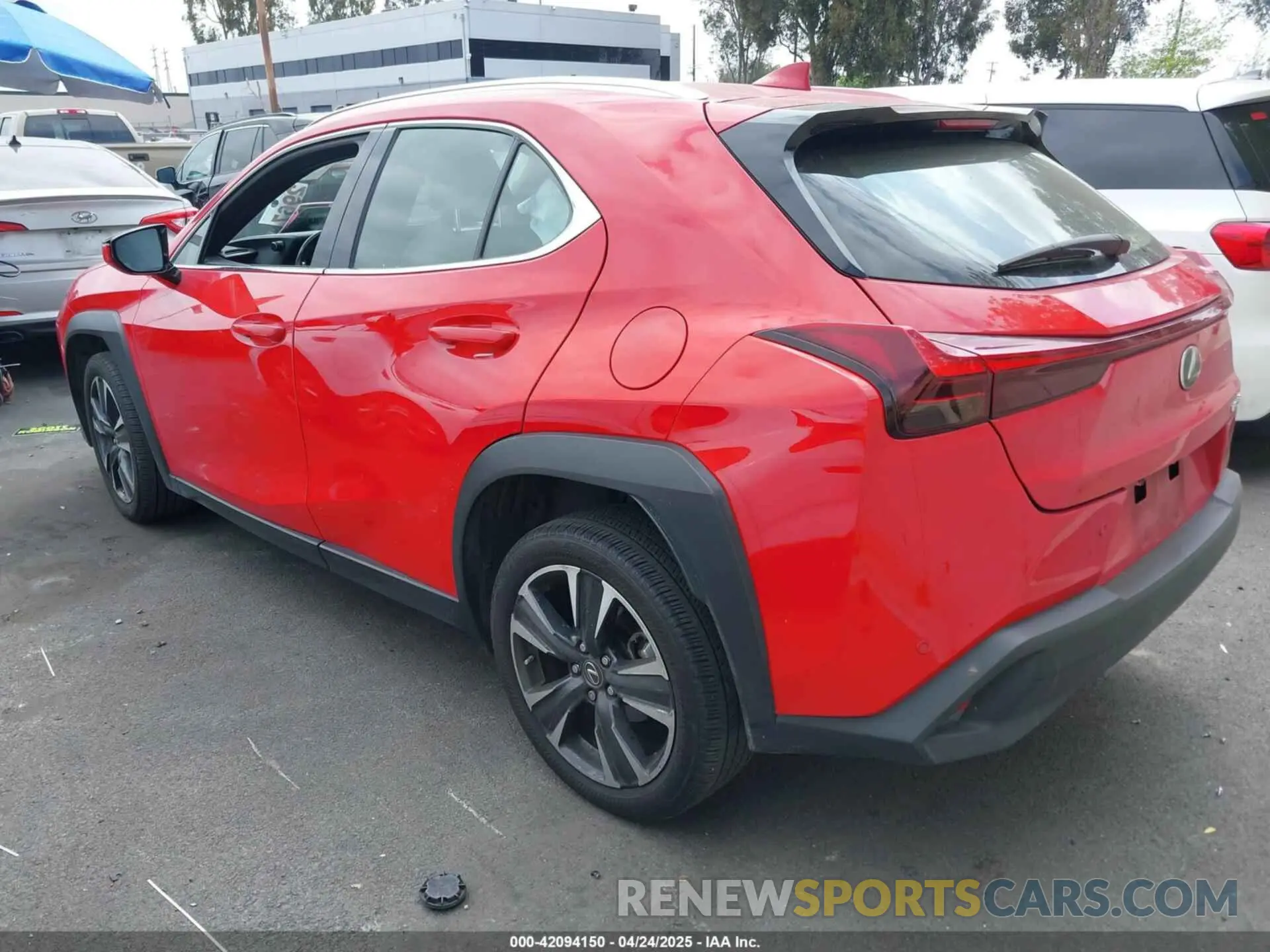 3 Фотография поврежденного автомобиля JTHX6JBH8P2147752 LEXUS UX 250H 2023