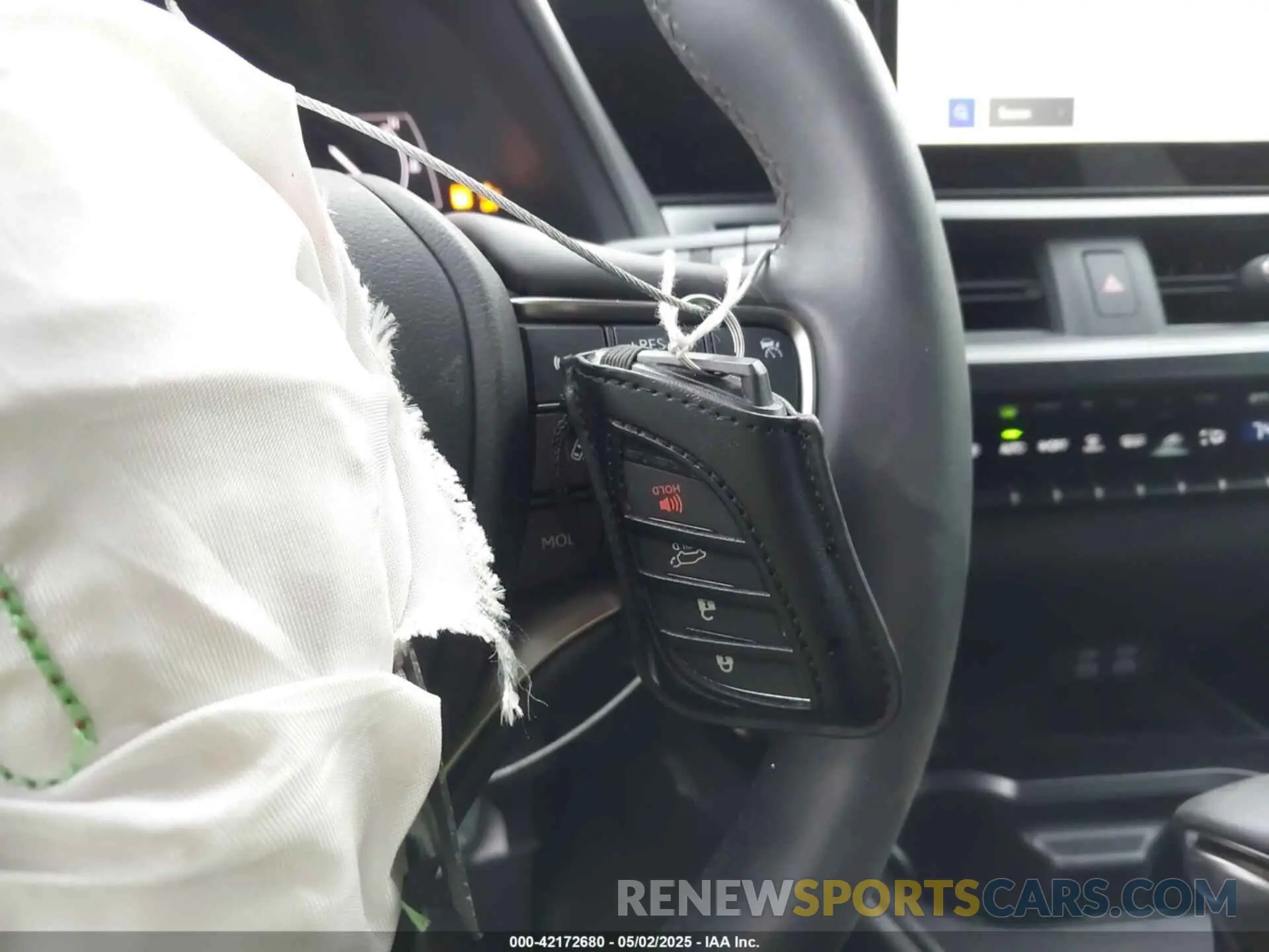 11 Фотография поврежденного автомобиля JTHP6JBH7R2193351 LEXUS UX 250H 2024