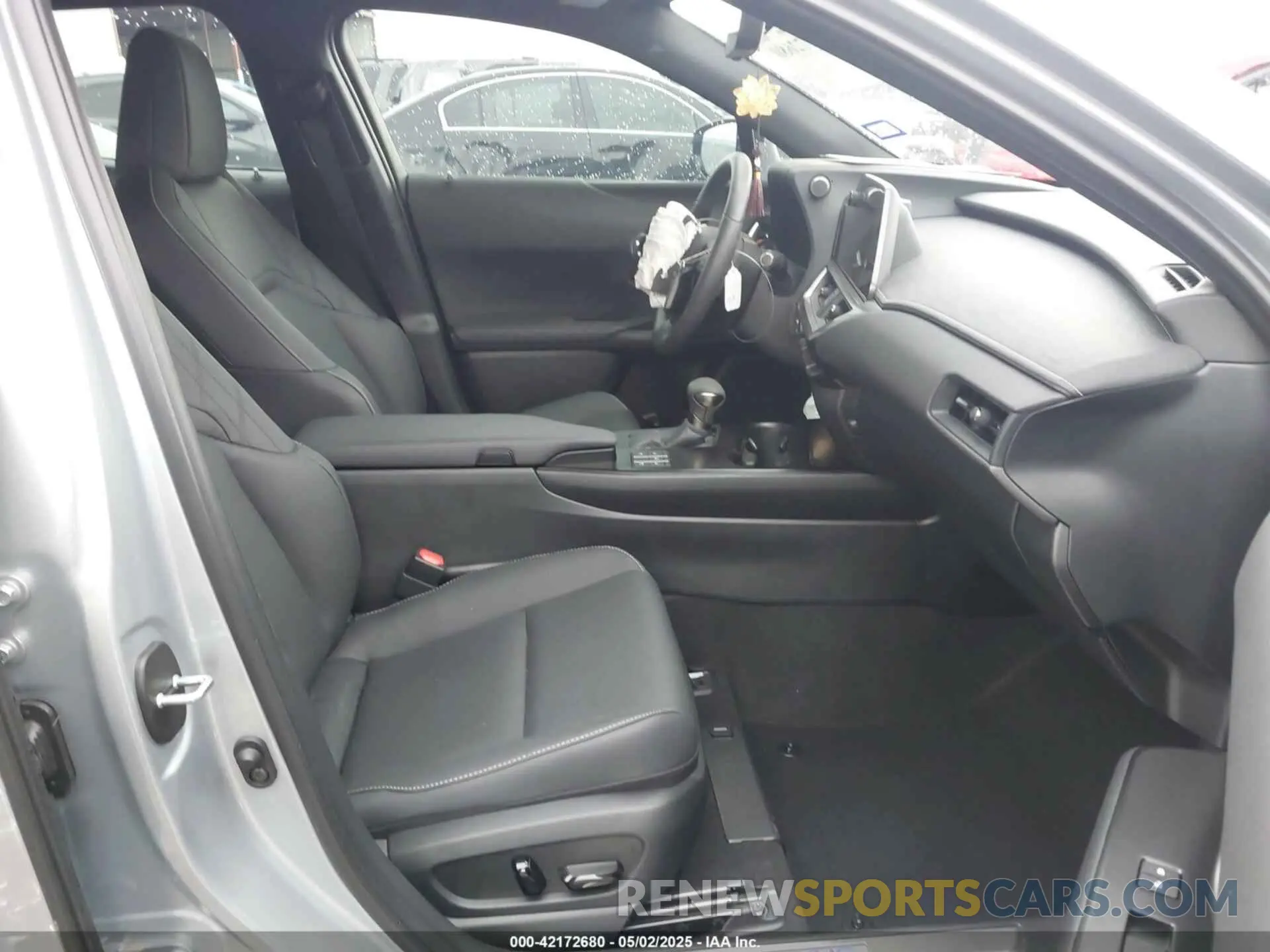 5 Фотография поврежденного автомобиля JTHP6JBH7R2193351 LEXUS UX 250H 2024