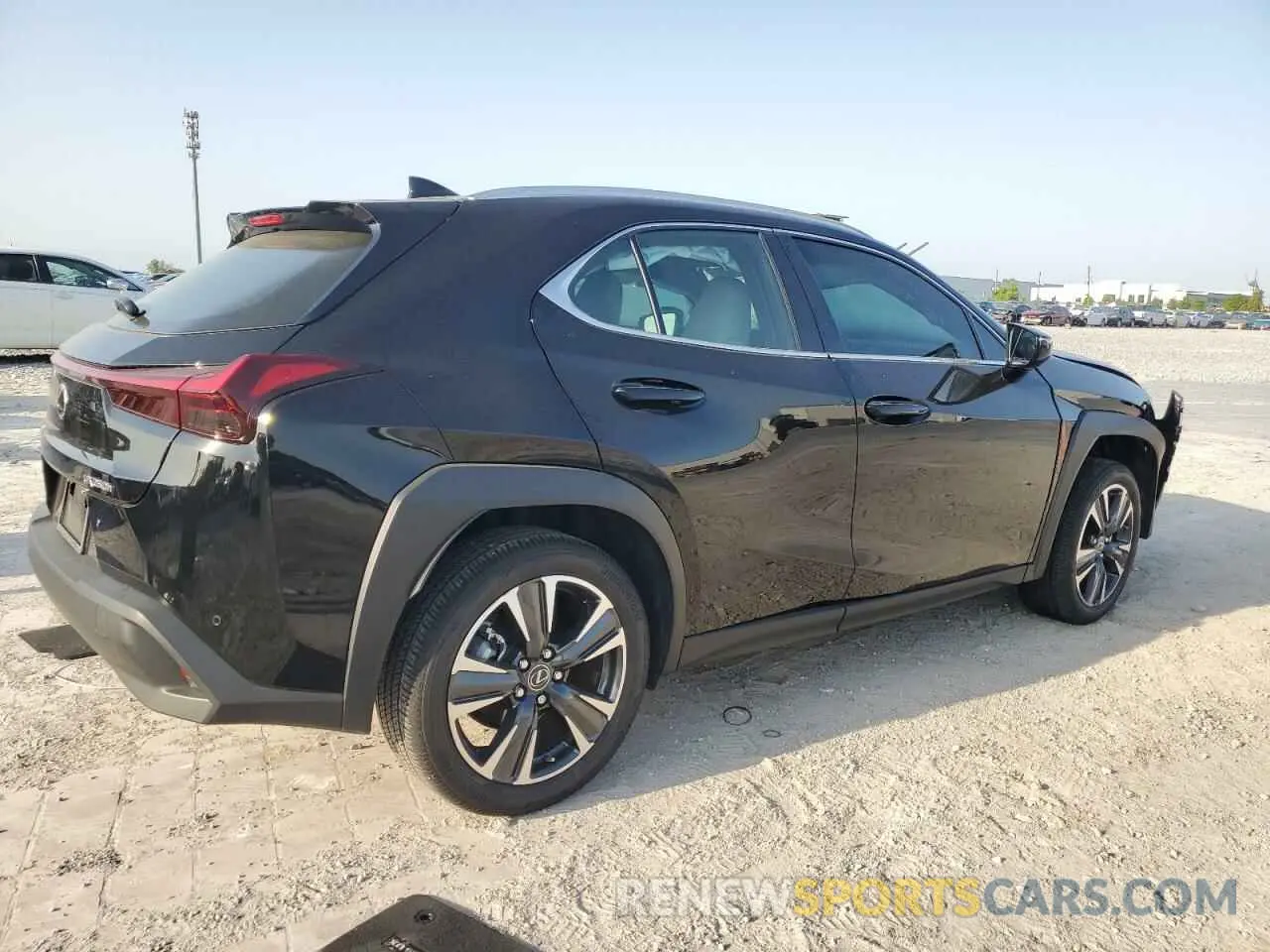 3 Фотография поврежденного автомобиля JTHX6JBH8R2172668 LEXUS UX 250H BA 2024