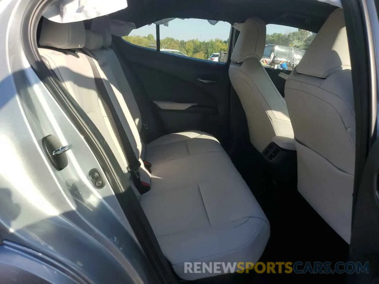 11 Фотография поврежденного автомобиля JTHP9JBH6P2068037 LEXUS UX 250H PR 2023