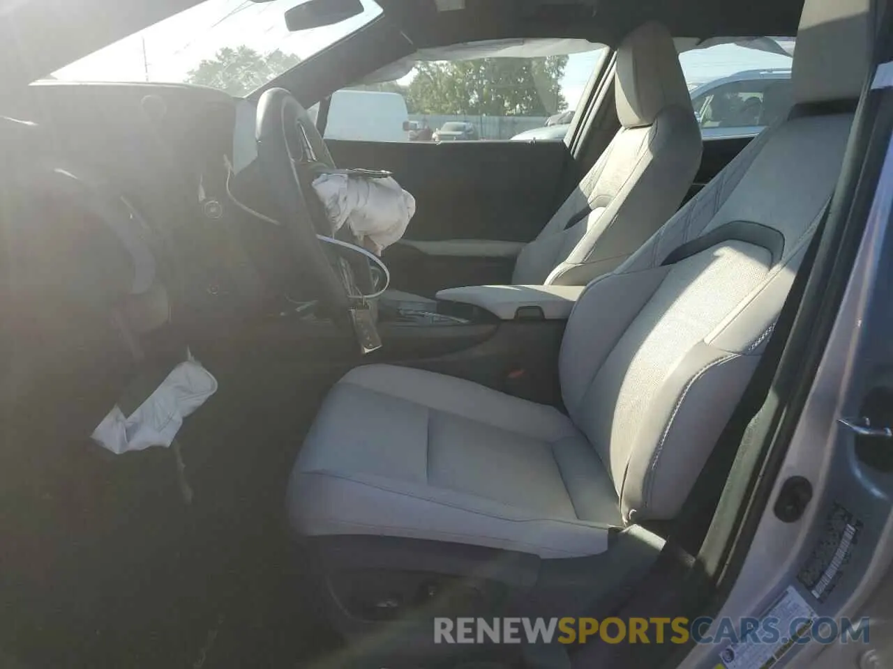 7 Фотография поврежденного автомобиля JTHP9JBH6P2068037 LEXUS UX 250H PR 2023